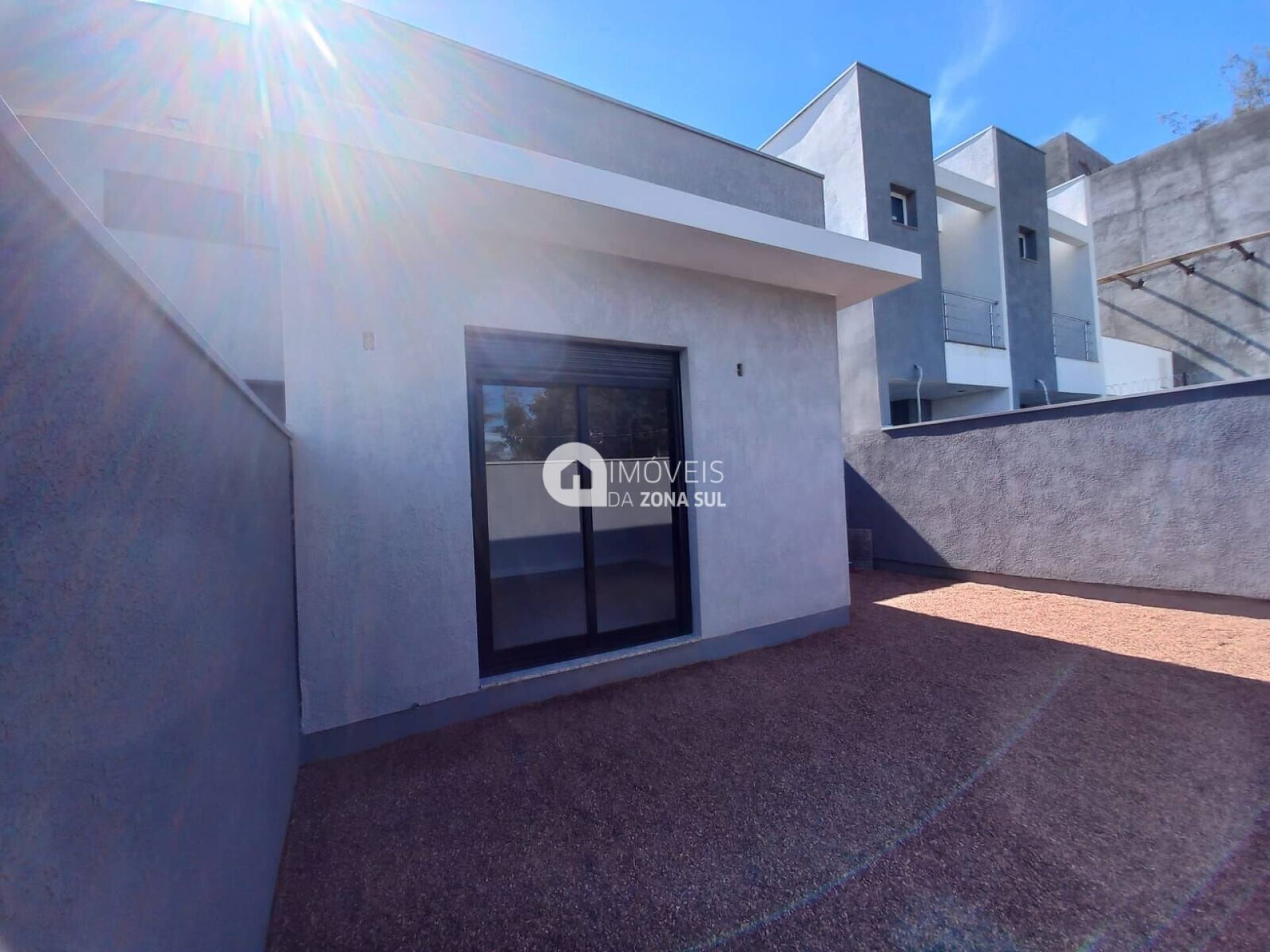 Casa para Vender com 2 vagas de garagem com 3 quartos 2 banheiros 1 suíte no bairro Hípica em Porto Alegre/RS