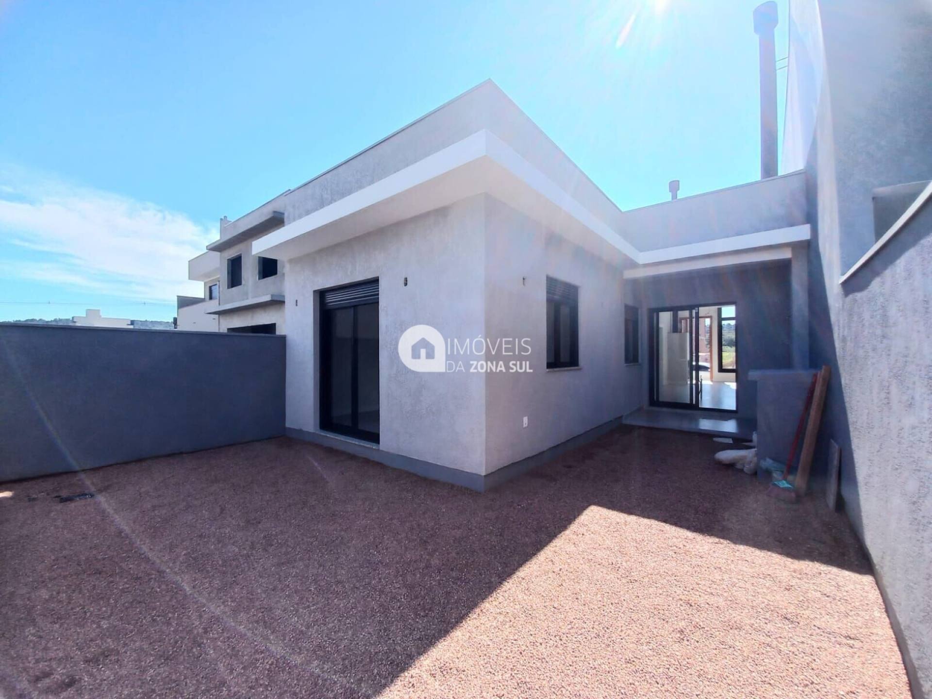 Casa para Vender com 2 vagas de garagem com 3 quartos 2 banheiros 1 suíte no bairro Hípica em Porto Alegre/RS