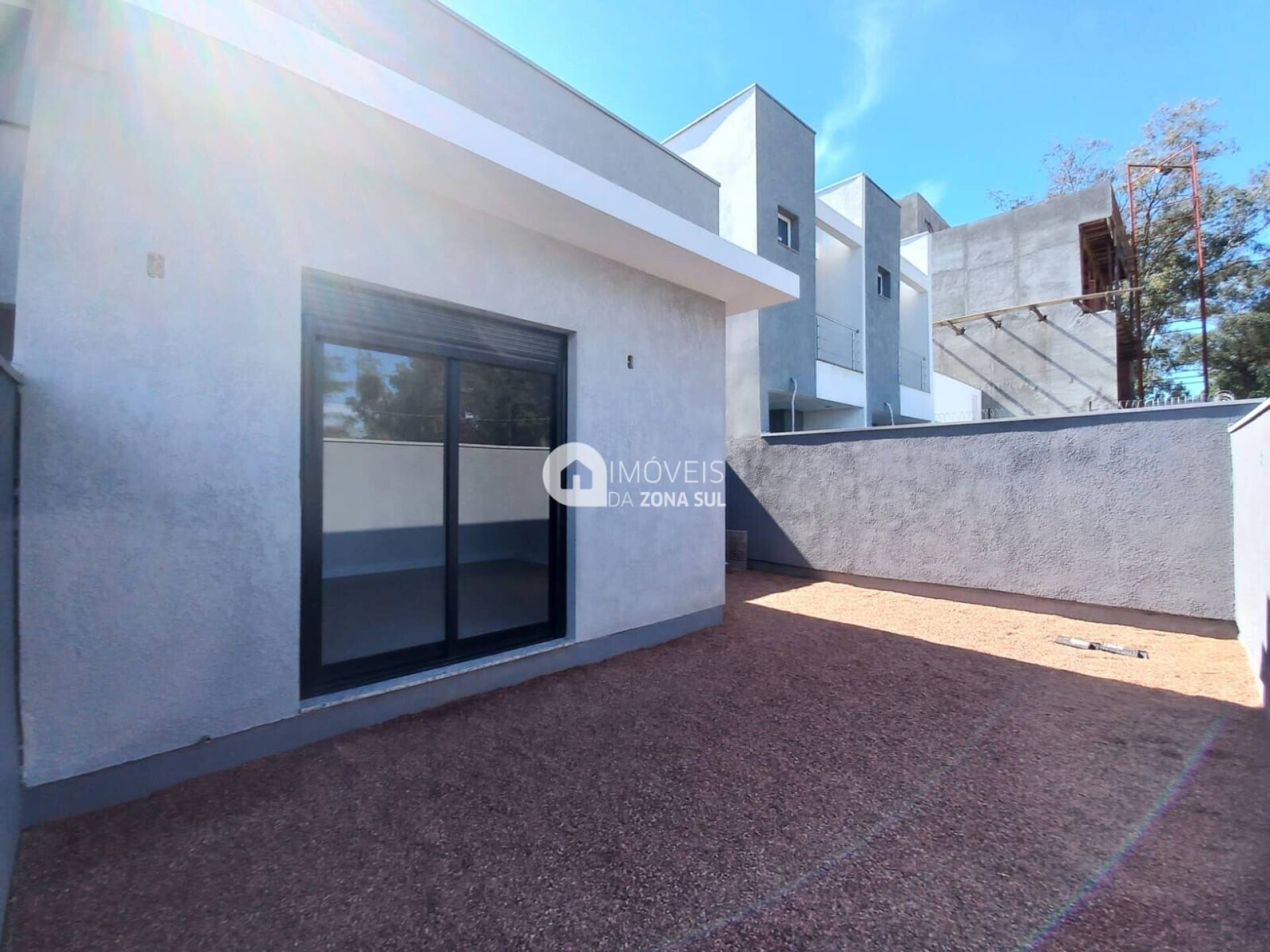 Casa para Vender com 2 vagas de garagem com 3 quartos 2 banheiros 1 suíte no bairro Hípica em Porto Alegre/RS