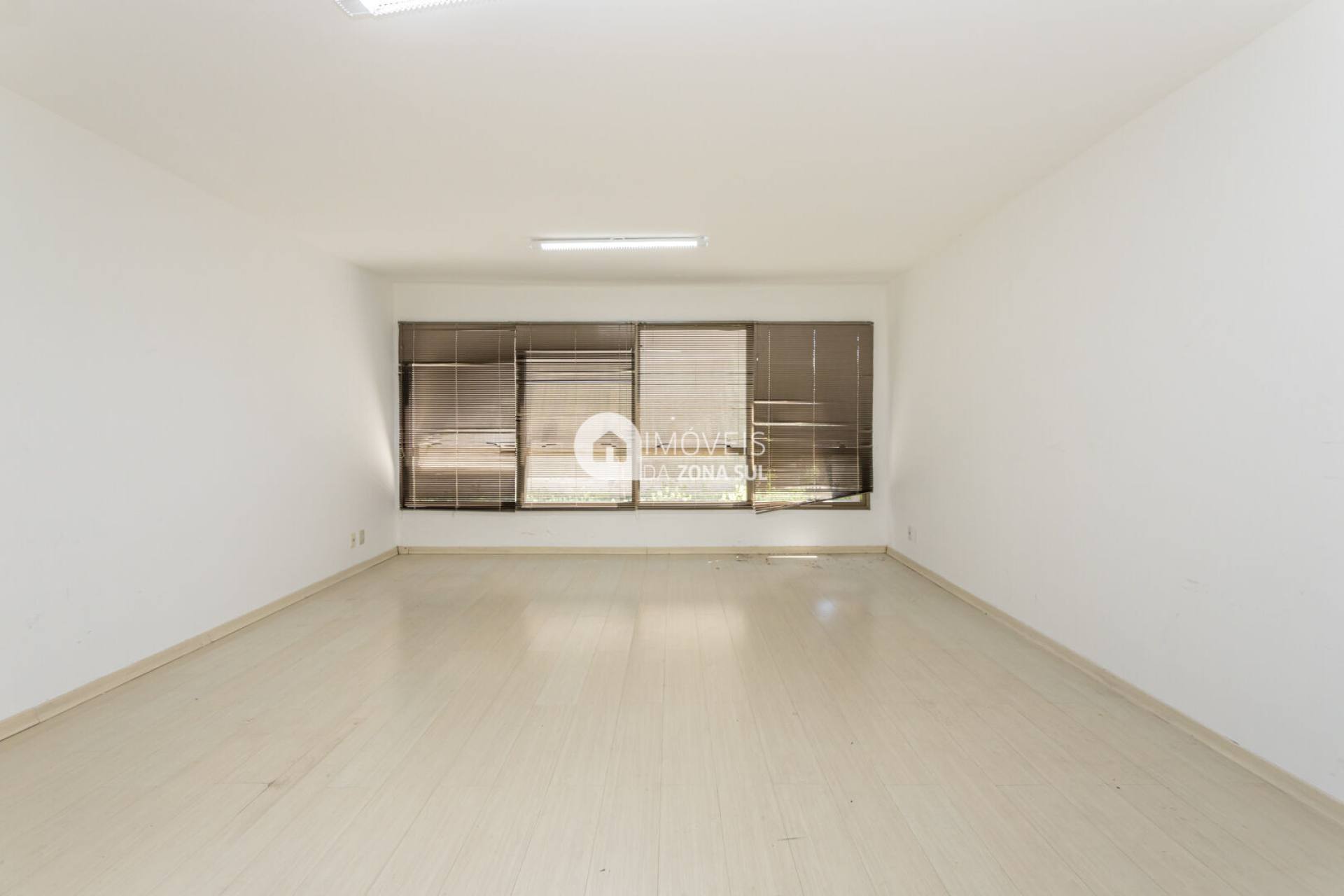 Sala para Alugar com 1 vaga de garagem no bairro Tristeza em Porto Alegre/RS