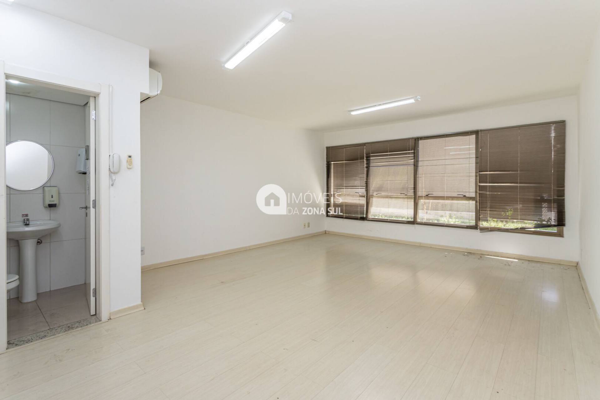 Sala para Alugar com 1 vaga de garagem no bairro Tristeza em Porto Alegre/RS