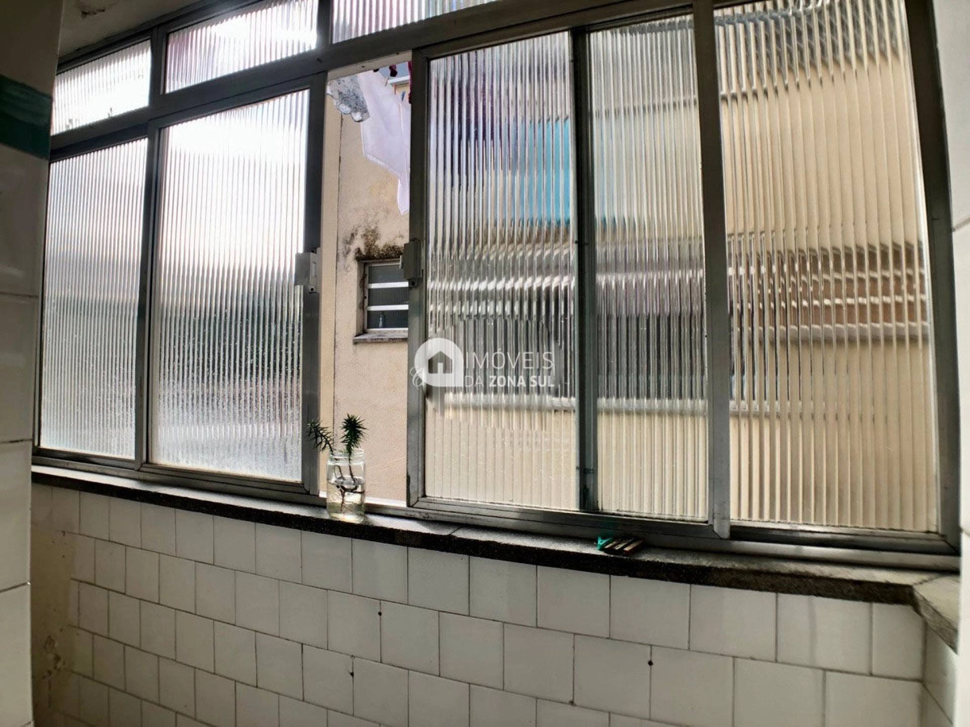 Apartamento para Vender com 1 vaga de garagem com 2 quartos 1 banheiro no bairro Jardim Botânico em Porto Alegre/RS