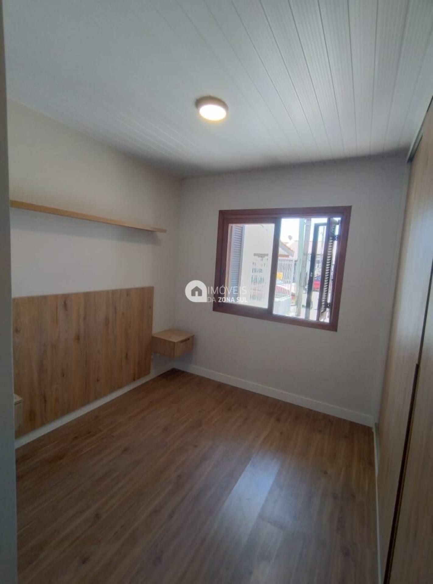 Casa para Vender com 2 vagas de garagem com 3 quartos 1 banheiro no bairro Hípica em Porto Alegre/RS