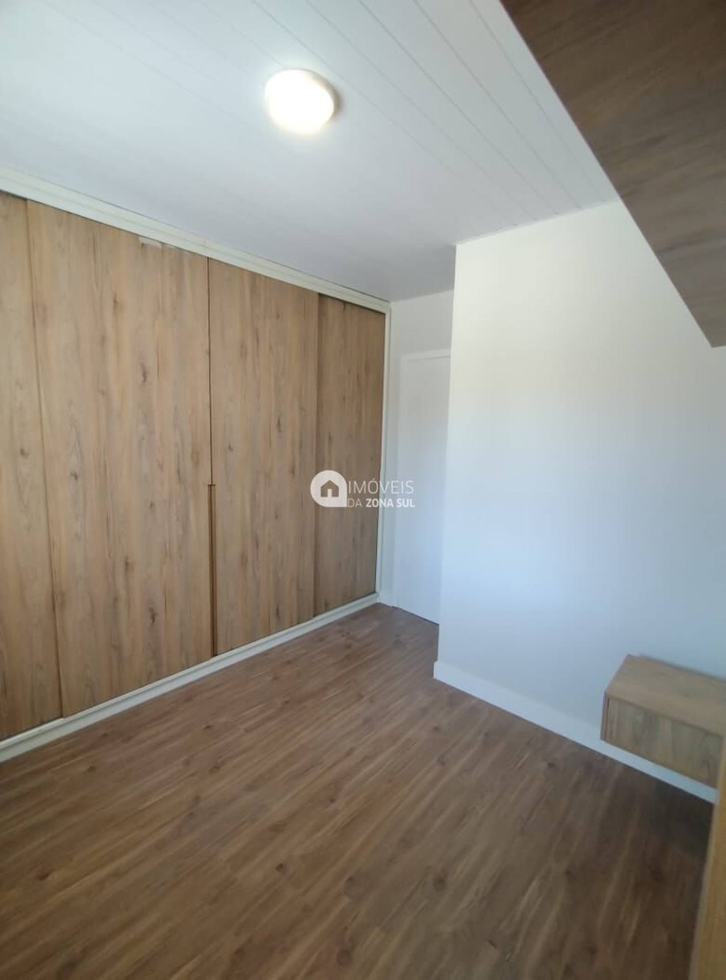 Casa para Vender com 2 vagas de garagem com 3 quartos 1 banheiro no bairro Hípica em Porto Alegre/RS