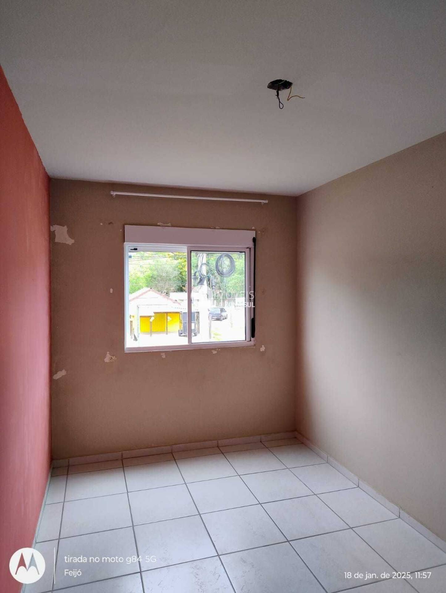 Apartamento para Vender com 1 vaga de garagem com 2 quartos 1 banheiro no bairro Chapéu do Sol em Porto Alegre/RS
