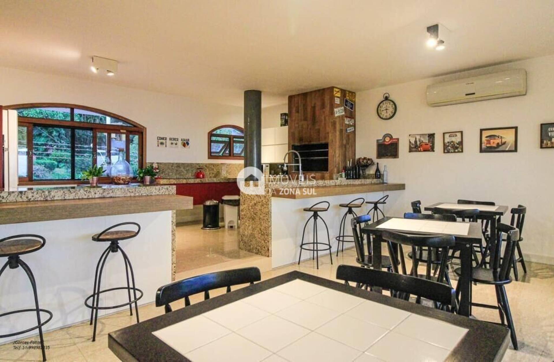 Casa para Vender com 3 vagas de garagem com 4 quartos 8 banheiros 4 suítes no bairro Sétimo Céu em Porto Alegre/RS
