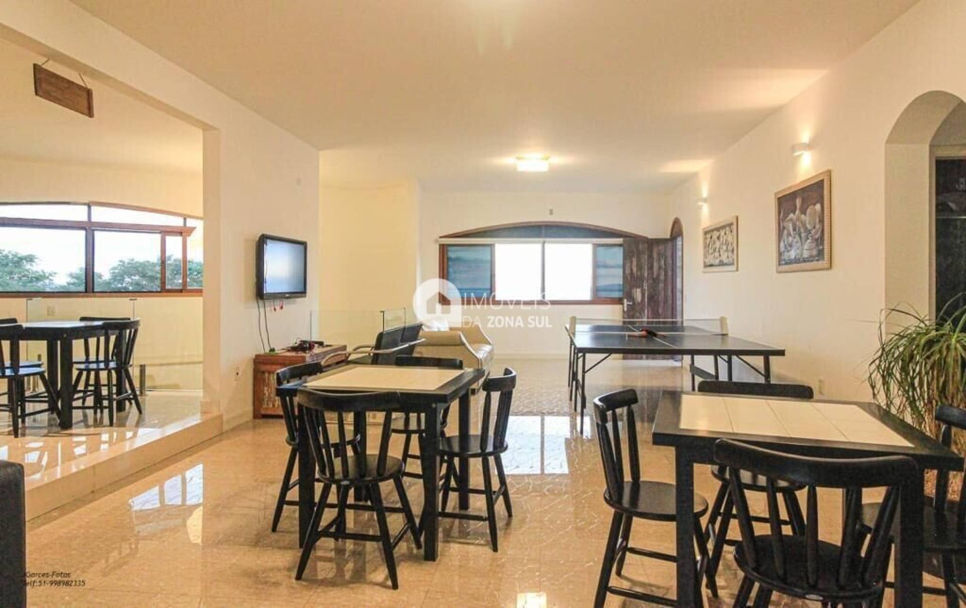 Casa para Vender com 3 vagas de garagem com 4 quartos 8 banheiros 4 suítes no bairro Sétimo Céu em Porto Alegre/RS