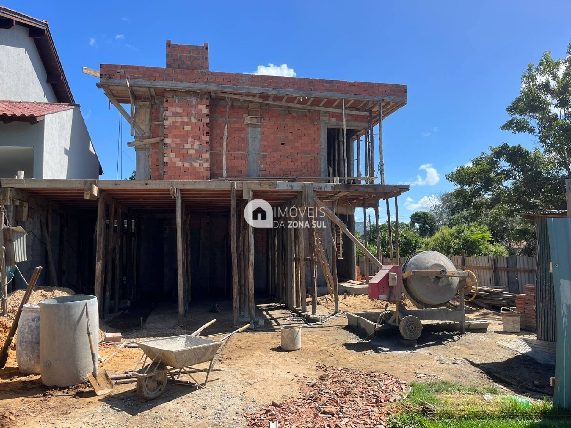 Casa para Vender com 2 vagas de garagem com 3 quartos 1 suíte no bairro Fiuza em Viamão/RS