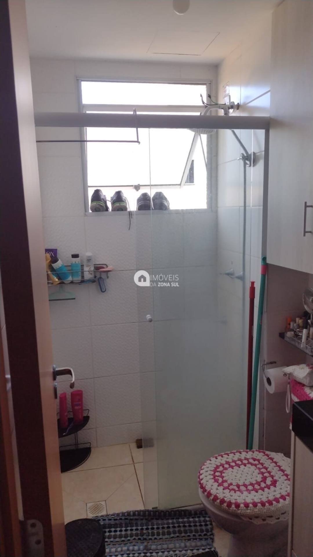 Ótimo apartamento Semimobiliado em Condomínio Fechado na Vila Nova com 2 Dormitórios