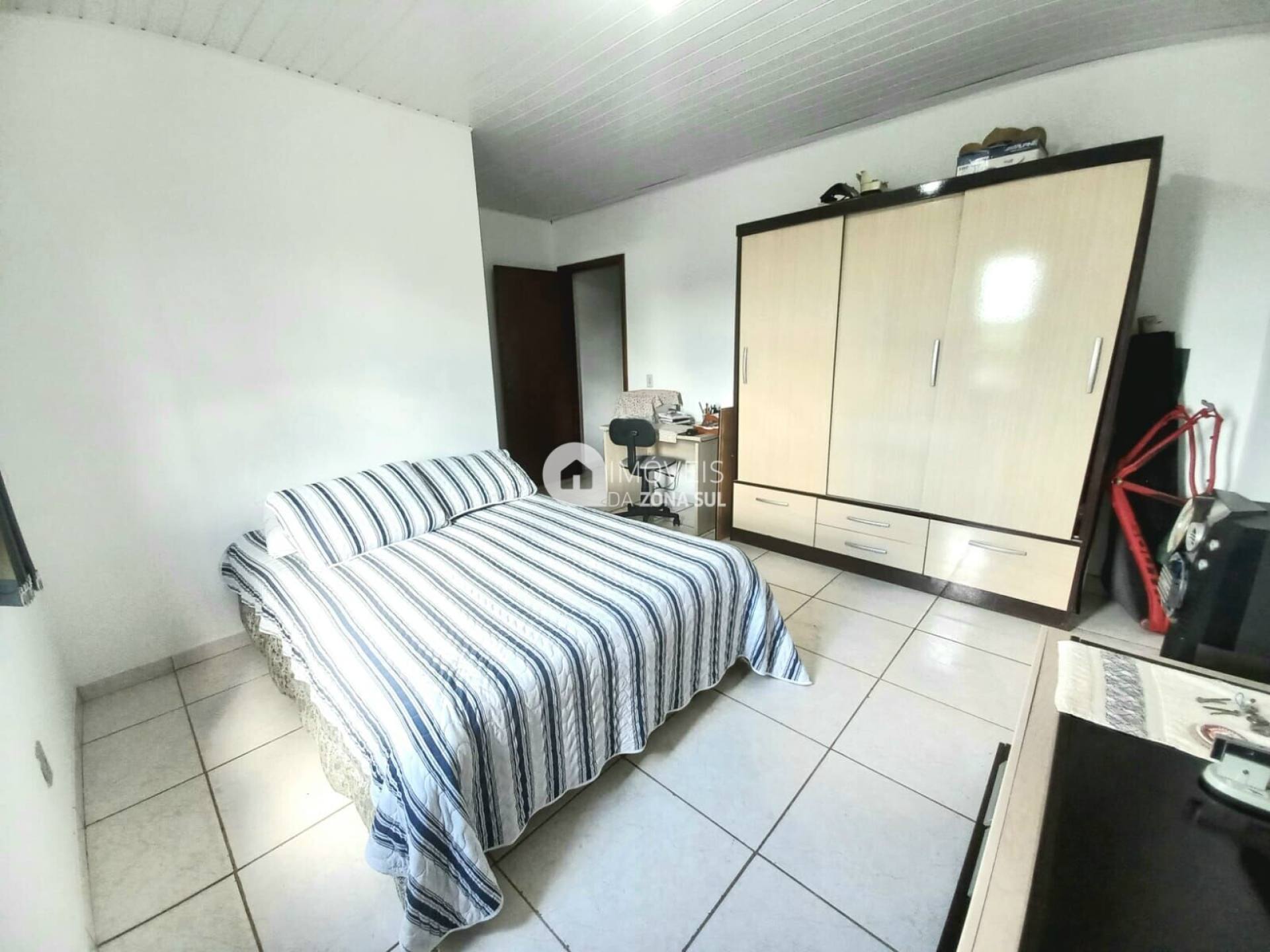 Casa para Vender com 2 vagas de garagem com 2 quartos 2 banheiros 2 suítes no bairro Hípica em Porto Alegre/RS
