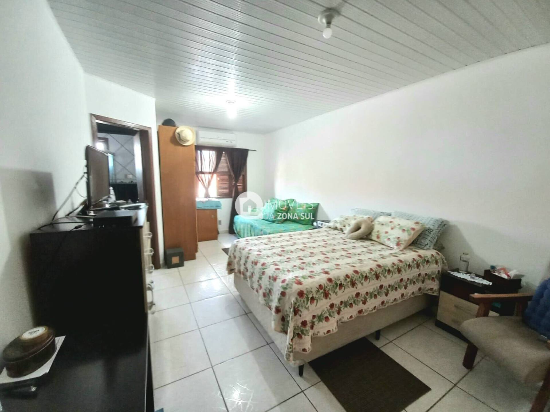 Casa para Vender com 2 vagas de garagem com 2 quartos 2 banheiros 2 suítes no bairro Hípica em Porto Alegre/RS