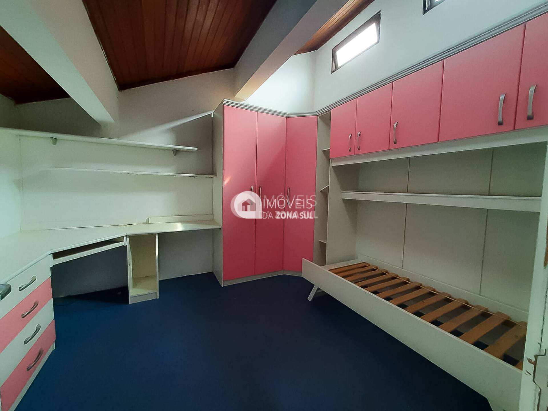 Casa para Vender com 6 vagas de garagem com 4 quartos 3 banheiros 1 suíte no bairro Espírito Santo em Porto Alegre/RS