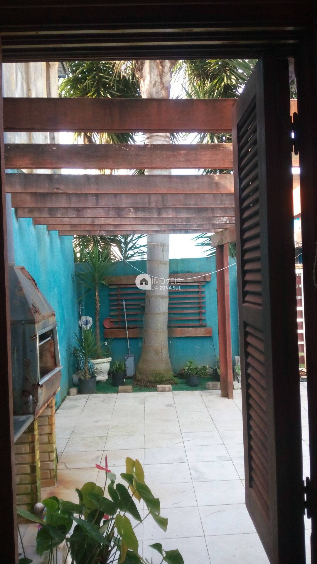Casa para Vender com 2 vagas de garagem com 3 quartos 2 banheiros no bairro Restinga em Porto Alegre/RS