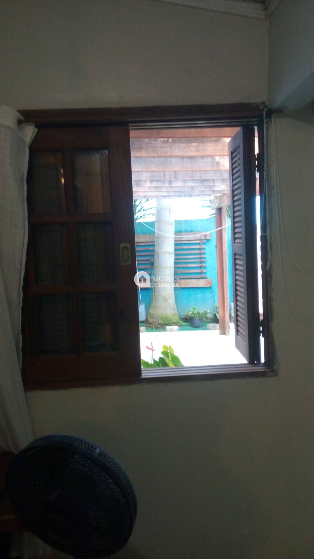 Casa para Vender com 2 vagas de garagem com 3 quartos 2 banheiros no bairro Restinga em Porto Alegre/RS