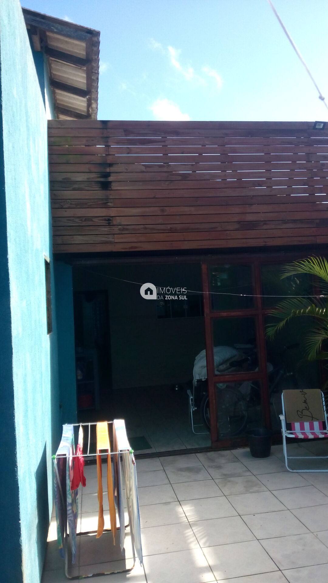 Casa para Vender com 2 vagas de garagem com 3 quartos 2 banheiros no bairro Restinga em Porto Alegre/RS
