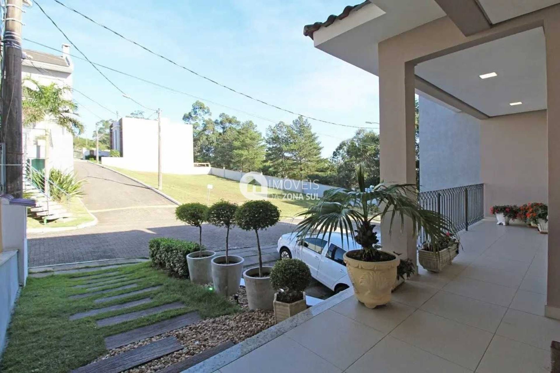 Casa para Vender com 4 vagas de garagem com 3 quartos 4 banheiros 1 suíte no bairro Hípica em Porto Alegre/RS