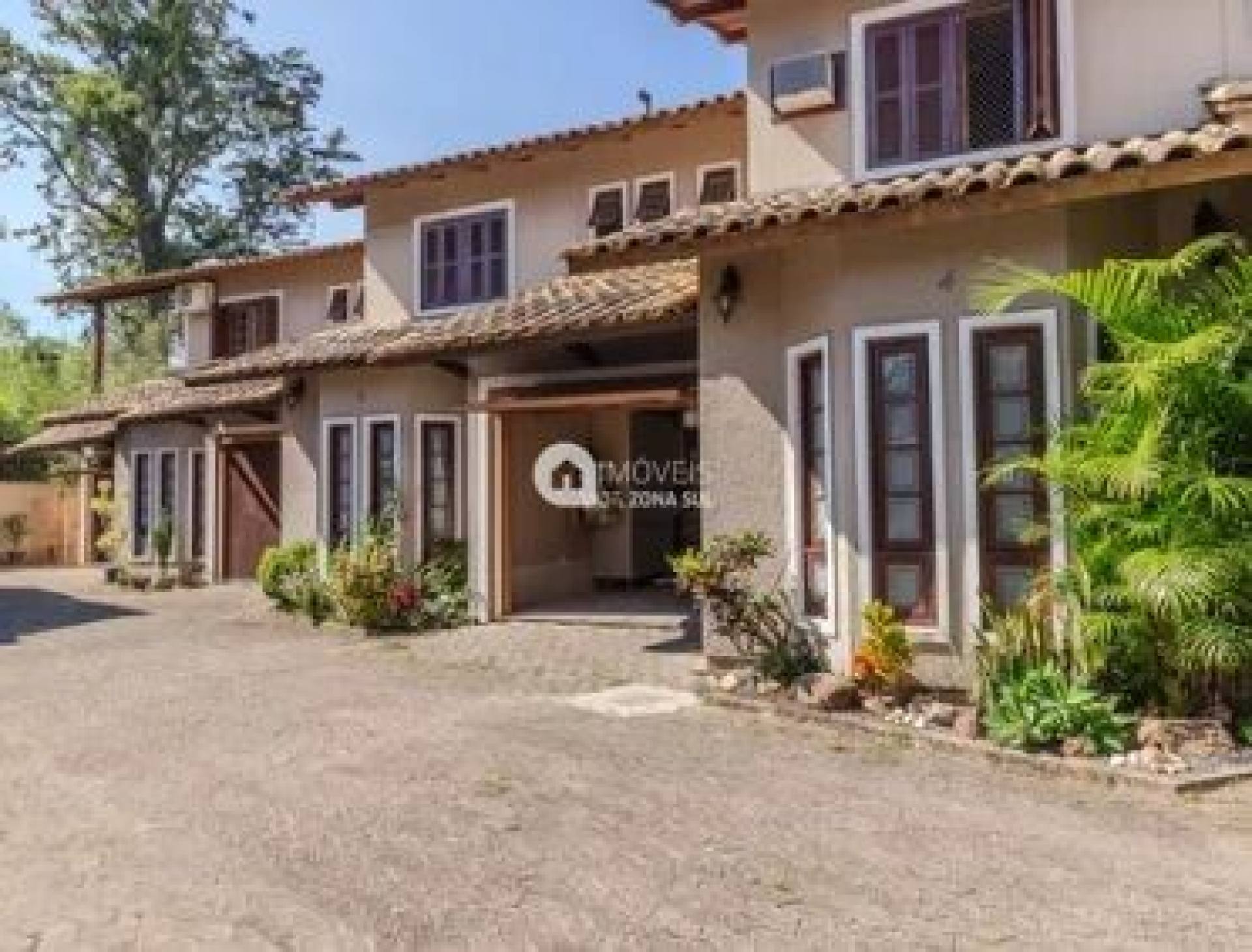 Casa para Vender com 2 vagas de garagem com 3 quartos 2 banheiros 1 suíte no bairro Ipanema em Porto Alegre/RS