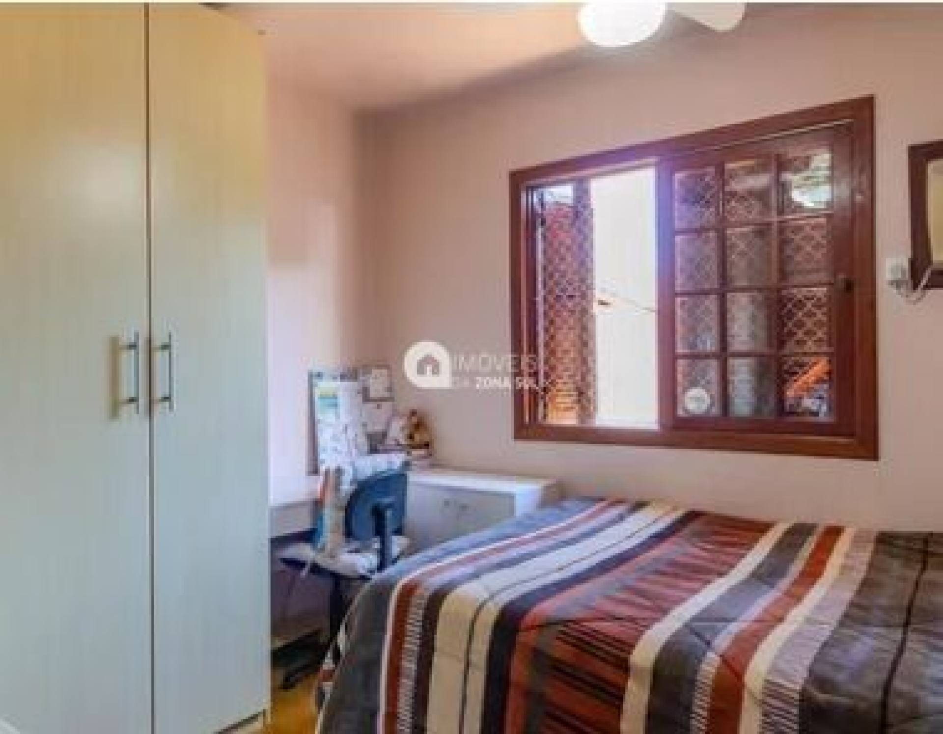 Casa para Vender com 2 vagas de garagem com 3 quartos 2 banheiros 1 suíte no bairro Ipanema em Porto Alegre/RS