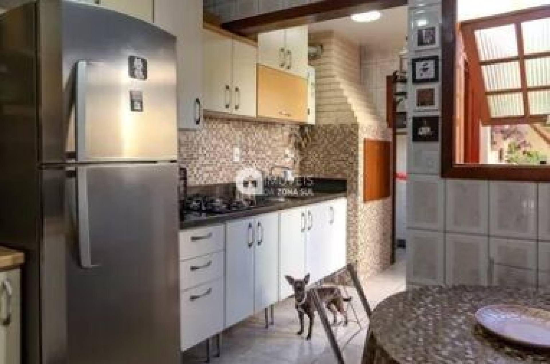 Casa para Vender com 2 vagas de garagem com 3 quartos 2 banheiros 1 suíte no bairro Ipanema em Porto Alegre/RS