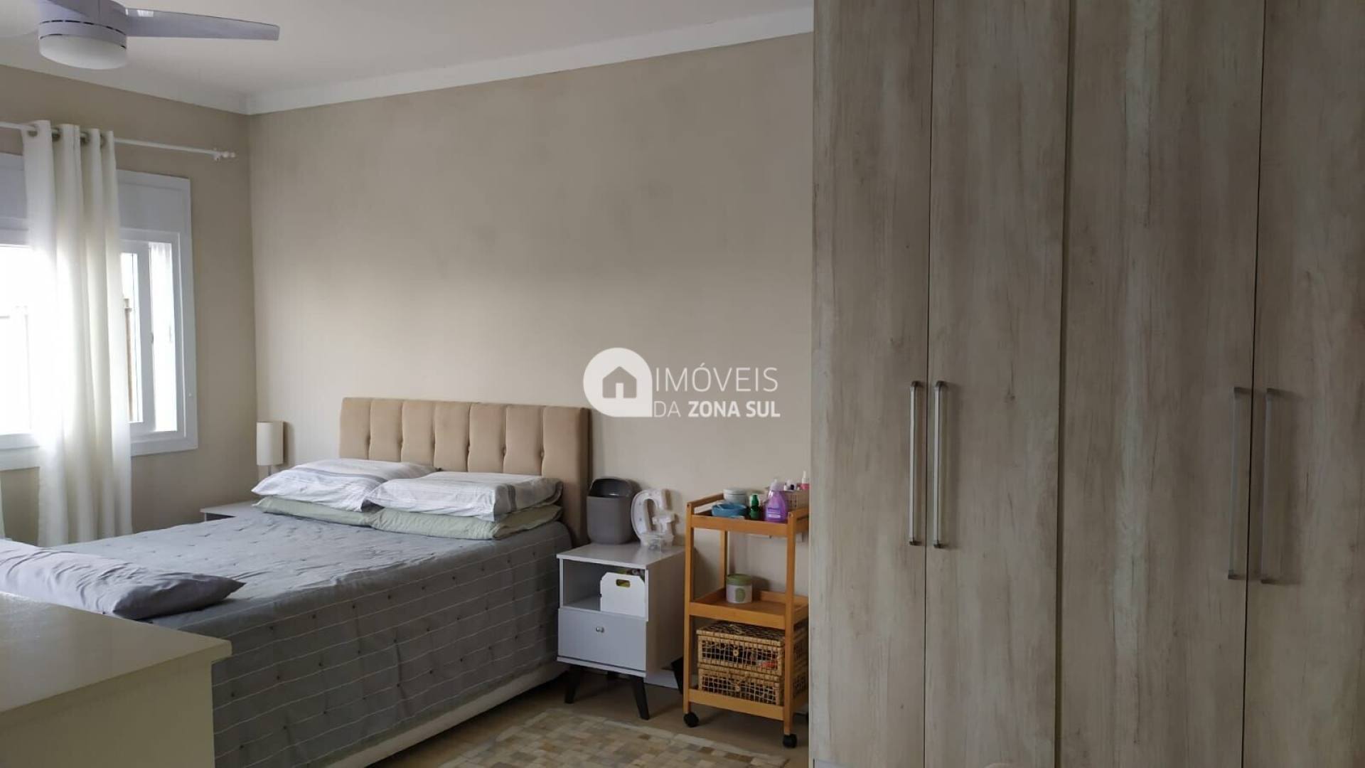 Casa para Vender com 2 vagas de garagem com 3 quartos 3 banheiros 3 suítes no bairro Hípica em Porto Alegre/RS