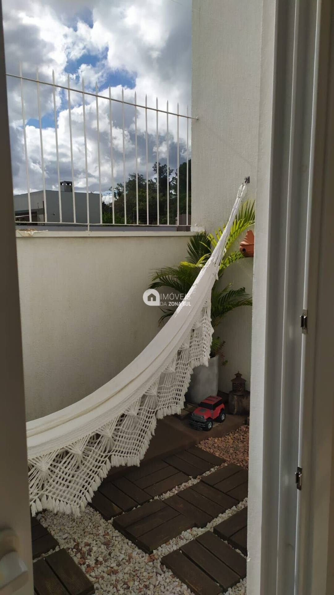 Casa para Vender com 2 vagas de garagem com 3 quartos 3 banheiros 3 suítes no bairro Hípica em Porto Alegre/RS