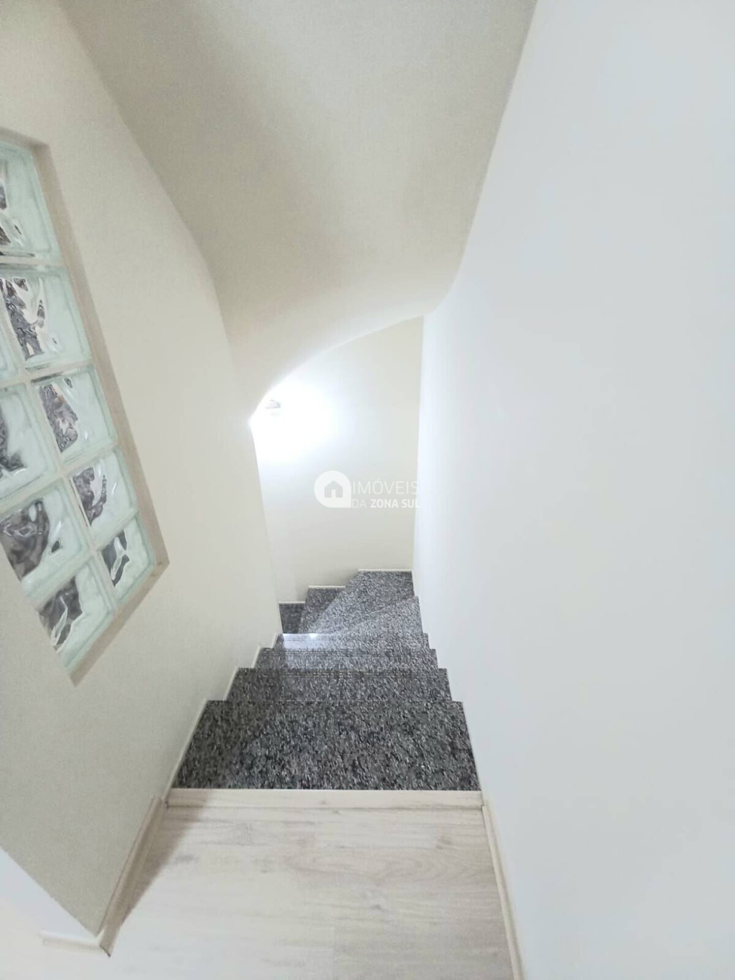 Casa para Vender com 2 vagas de garagem com 3 quartos 2 banheiros 1 suíte no bairro Hípica em Porto Alegre/RS