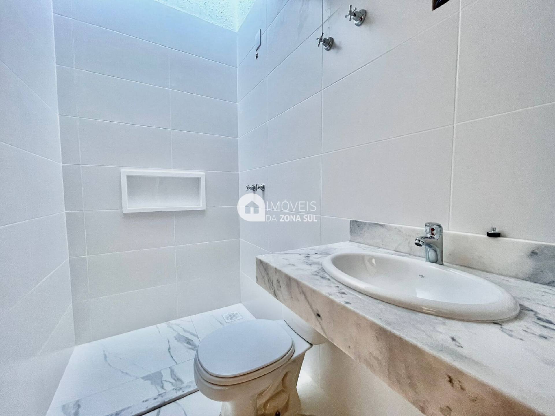 Casa para Vender com 2 vagas de garagem com 2 quartos 2 banheiros 2 suítes no bairro Aberta dos Morros em Porto Alegre/RS