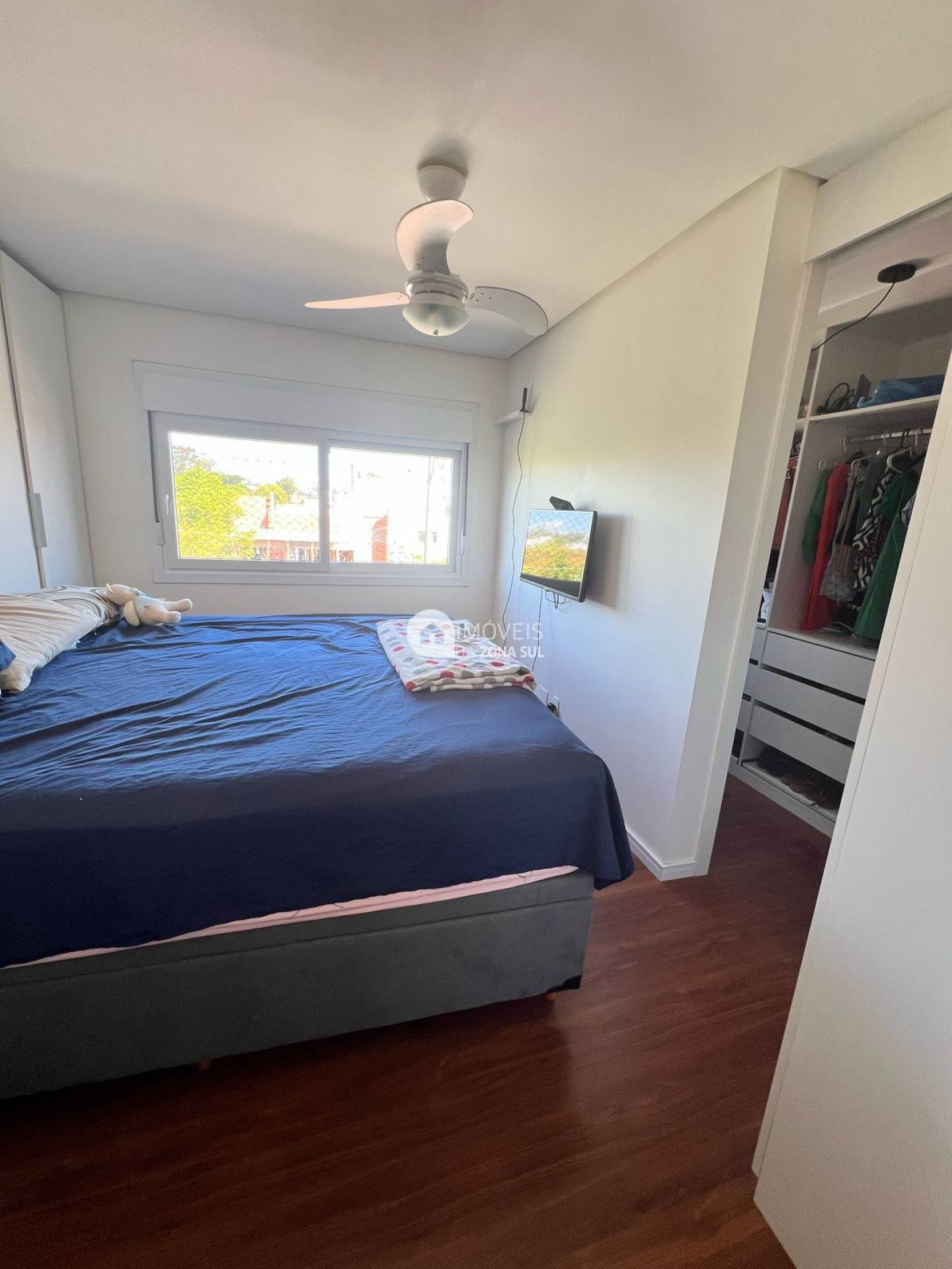 Sobrado para Vender com 2 vagas de garagem com 3 quartos 2 banheiros 1 suíte no bairro Hípica em Porto Alegre/RS