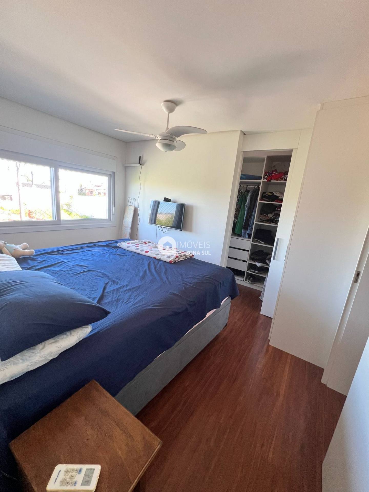 Sobrado para Vender com 2 vagas de garagem com 3 quartos 2 banheiros 1 suíte no bairro Hípica em Porto Alegre/RS