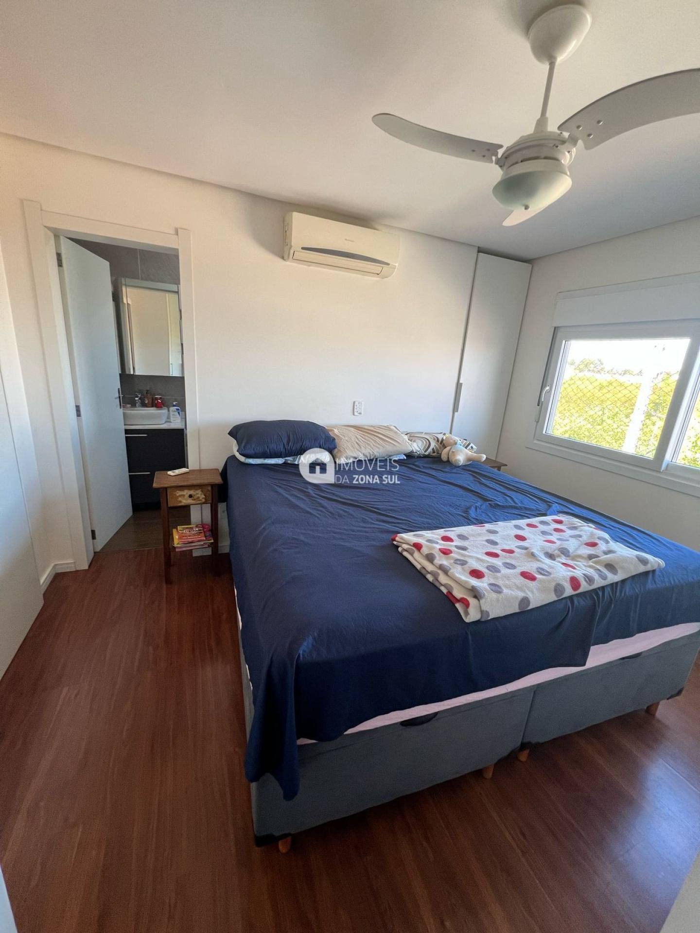 Sobrado para Vender com 2 vagas de garagem com 3 quartos 2 banheiros 1 suíte no bairro Hípica em Porto Alegre/RS