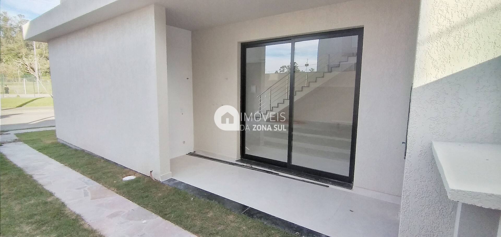 Casa para Vender com 2 vagas de garagem com 3 quartos 3 banheiros 1 suíte no bairro Hípica em Porto Alegre/RS