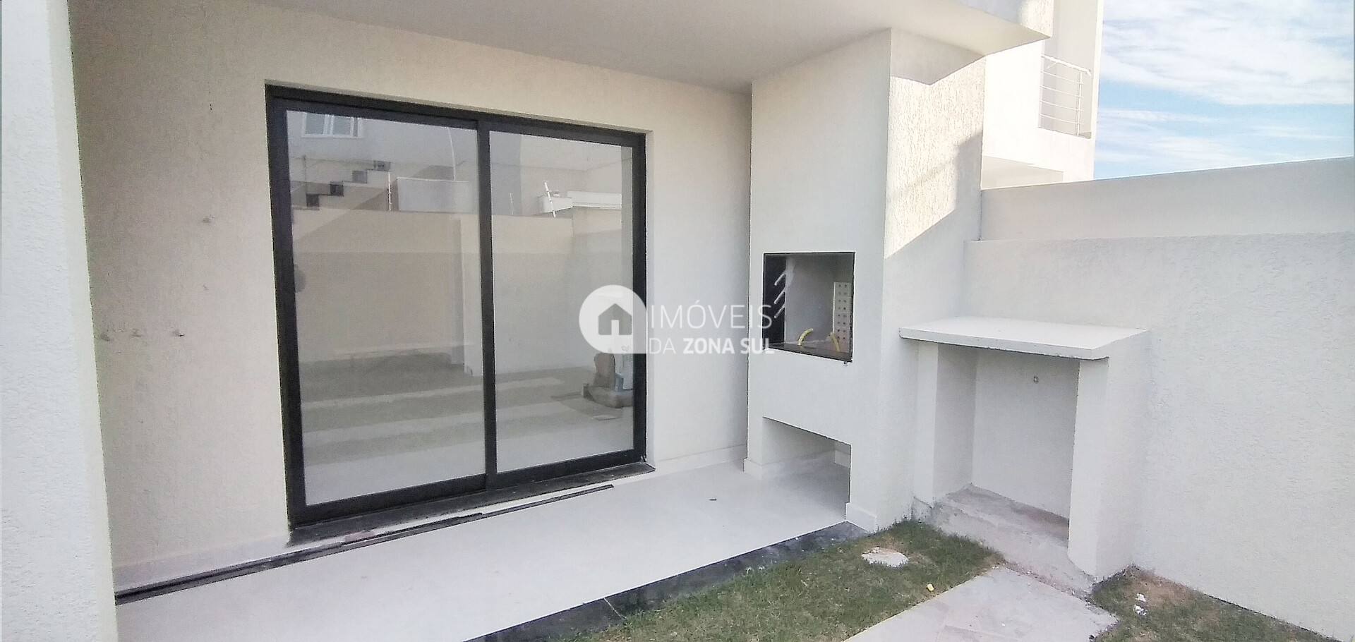 Casa para Vender com 2 vagas de garagem com 3 quartos 3 banheiros 1 suíte no bairro Hípica em Porto Alegre/RS