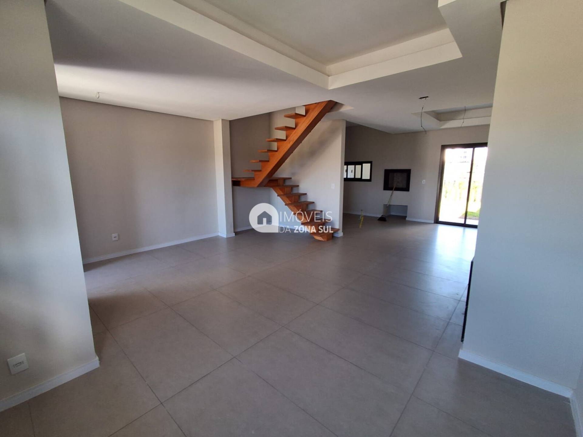 Casa para Vender com 2 vagas de garagem com 3 quartos 3 banheiros 1 suíte no bairro Hípica em Porto Alegre/RS