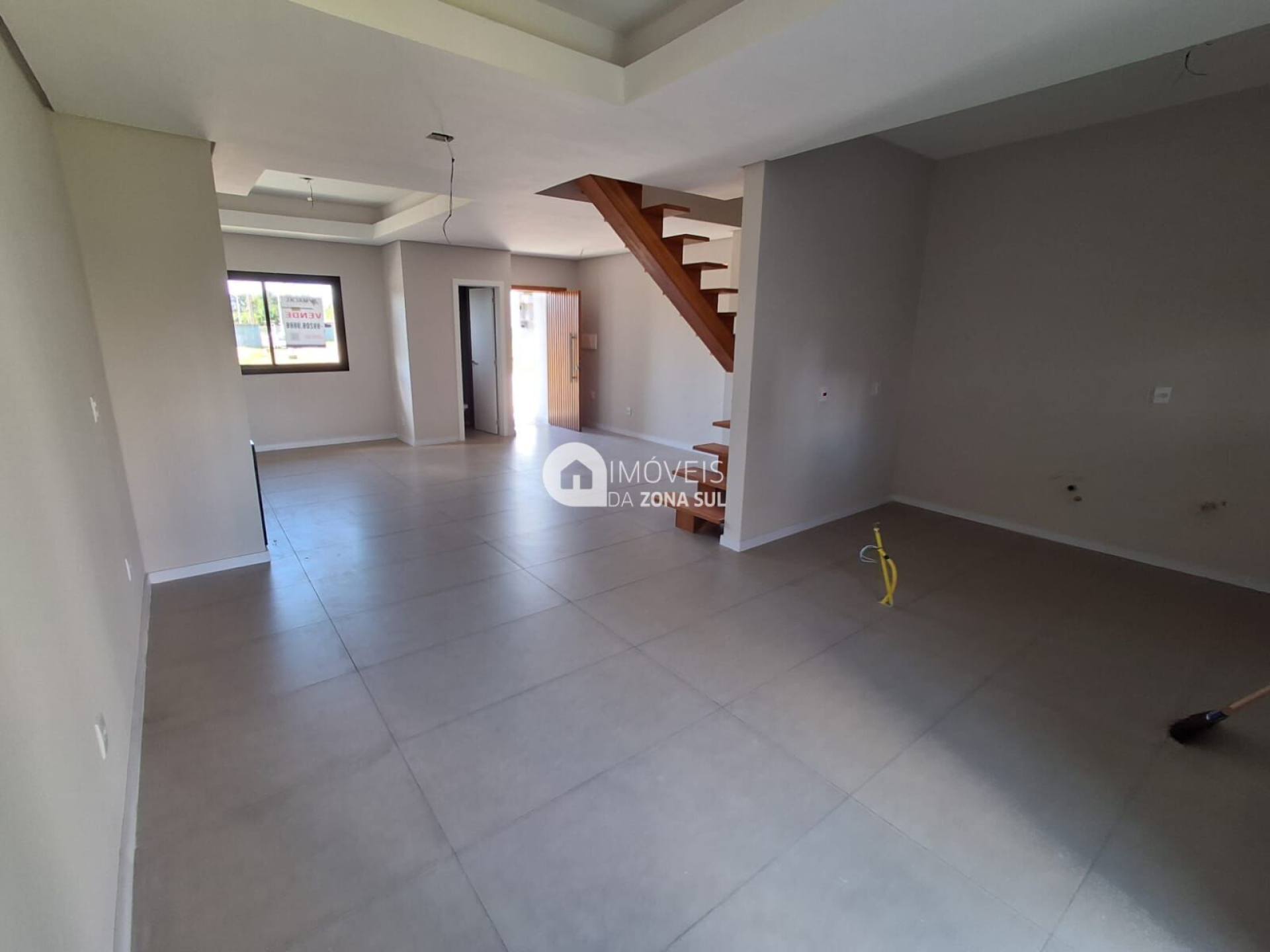 Casa para Vender com 2 vagas de garagem com 3 quartos 3 banheiros 1 suíte no bairro Hípica em Porto Alegre/RS