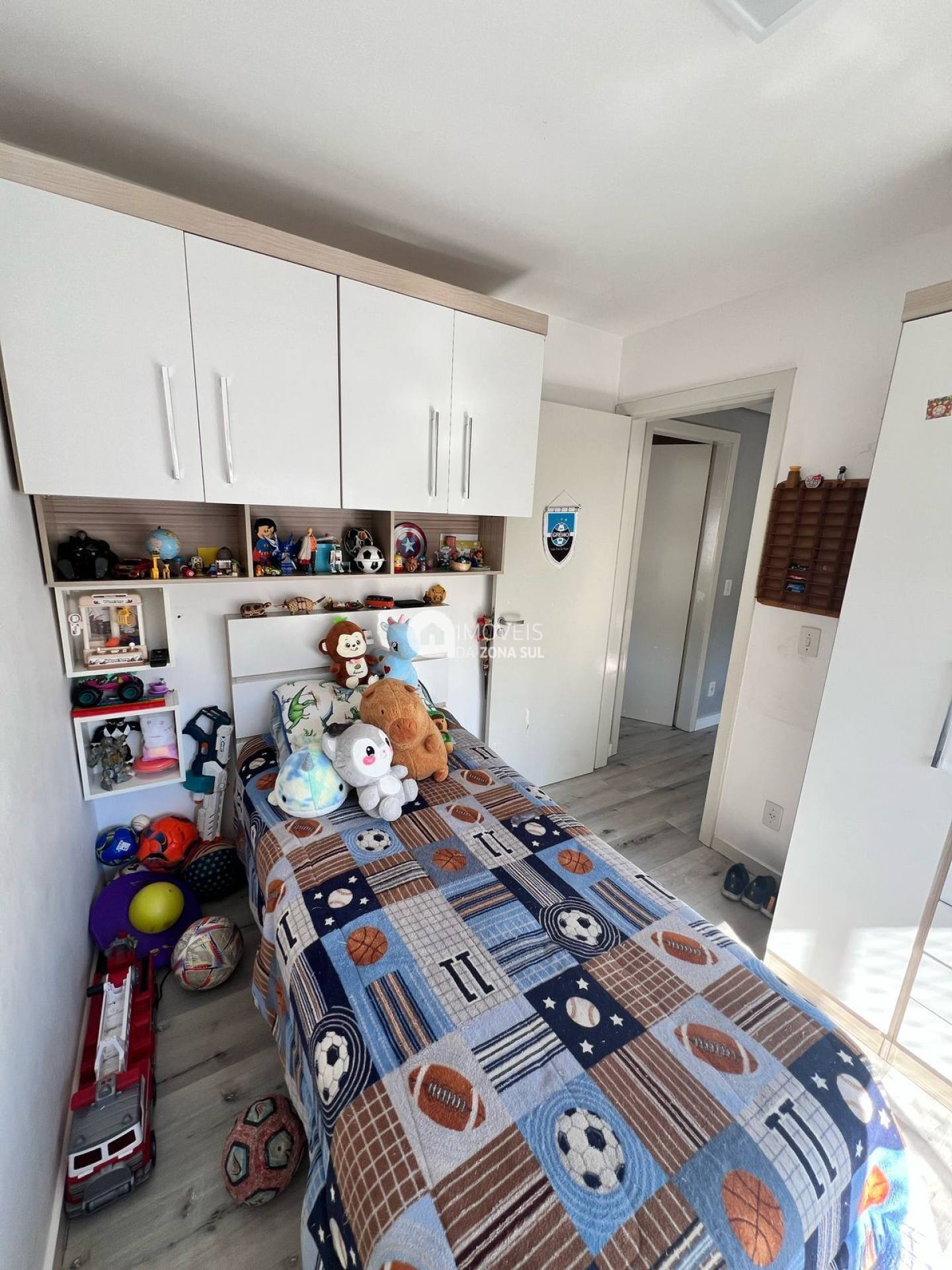 Apartamento exclusivo de 3 dormitório no Bairro Guarujá em Porto Alegre