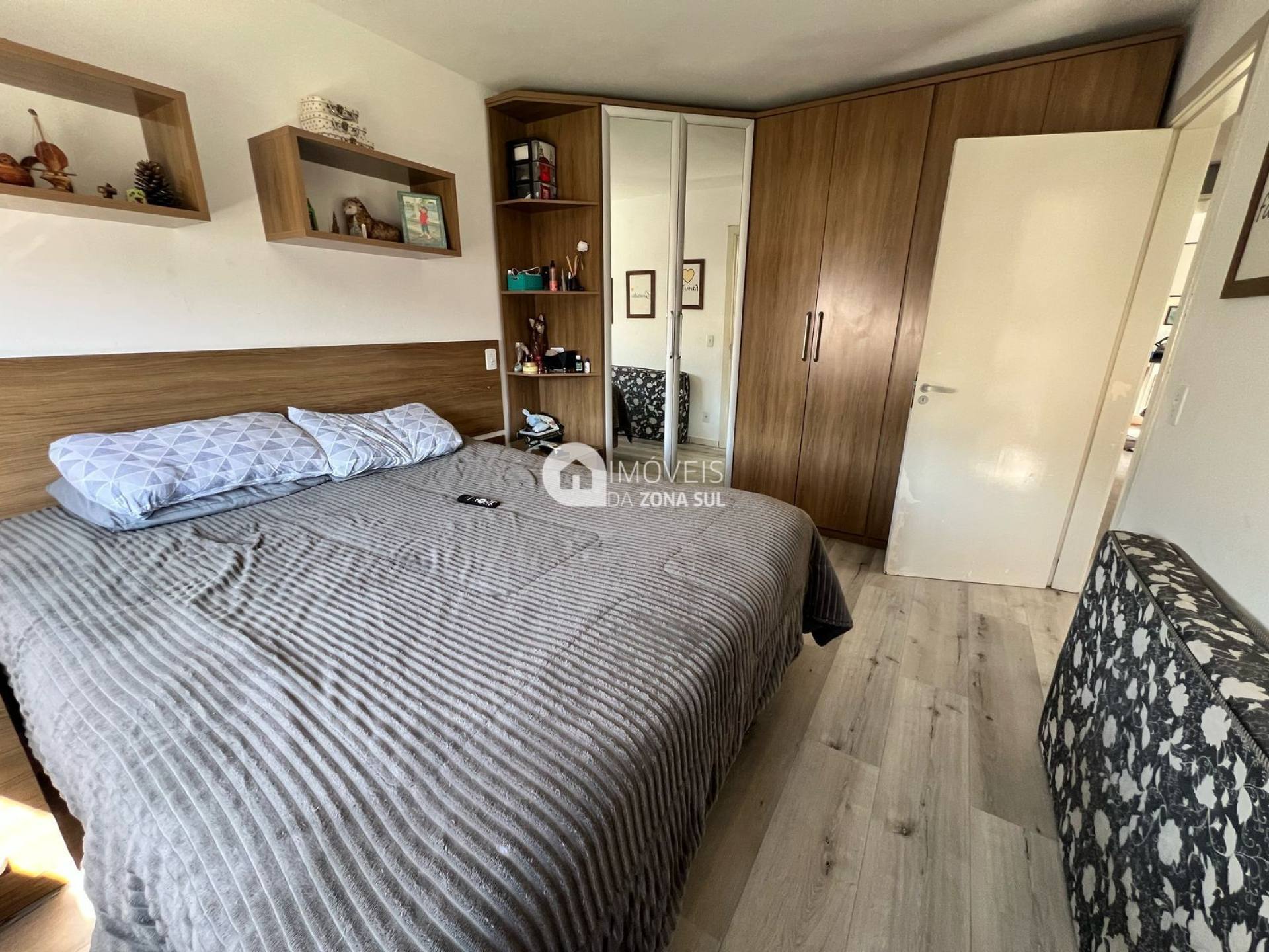 Apartamento exclusivo de 3 dormitório no Bairro Guarujá em Porto Alegre