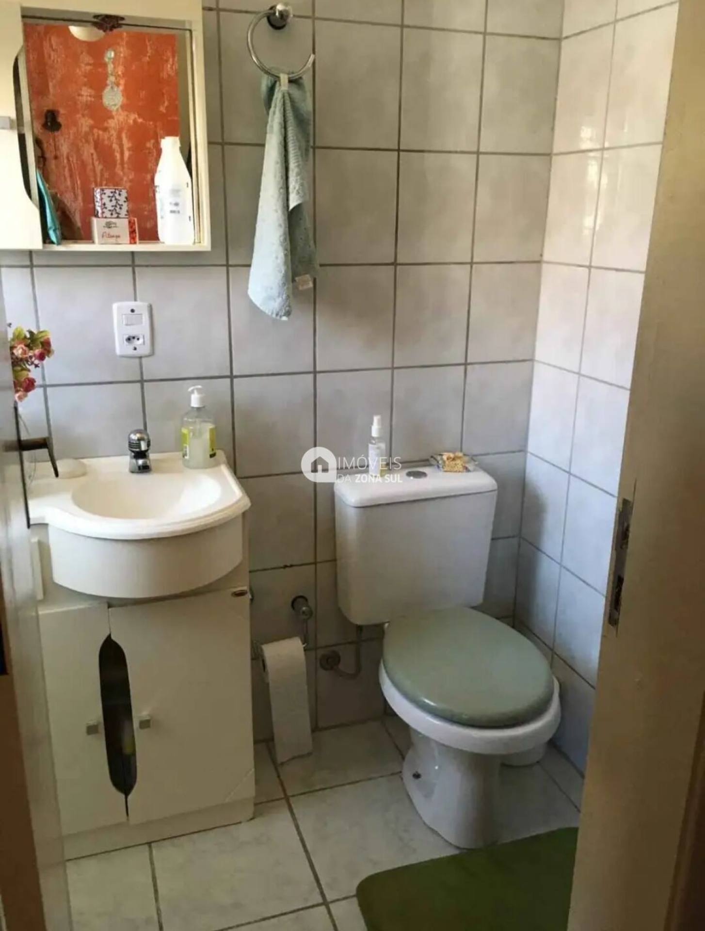Sobrado para Vender com 1 vaga de garagem com 3 quartos 2 banheiros 1 suíte no bairro Vila Nova em Porto Alegre/RS
