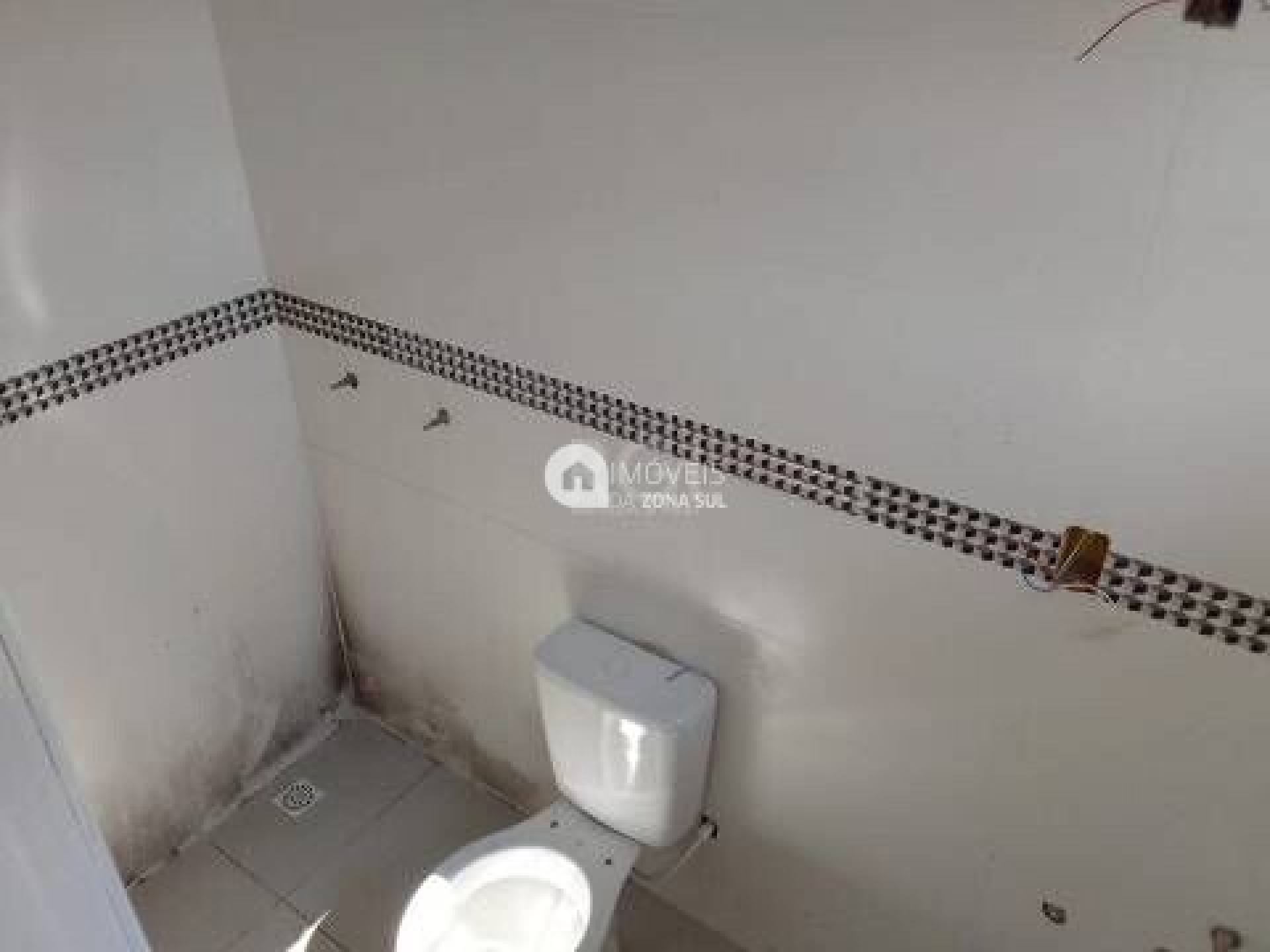 Sobrado para Vender com 2 vagas de garagem com 3 quartos 2 banheiros 1 suíte no bairro Hípica em Porto Alegre/RS