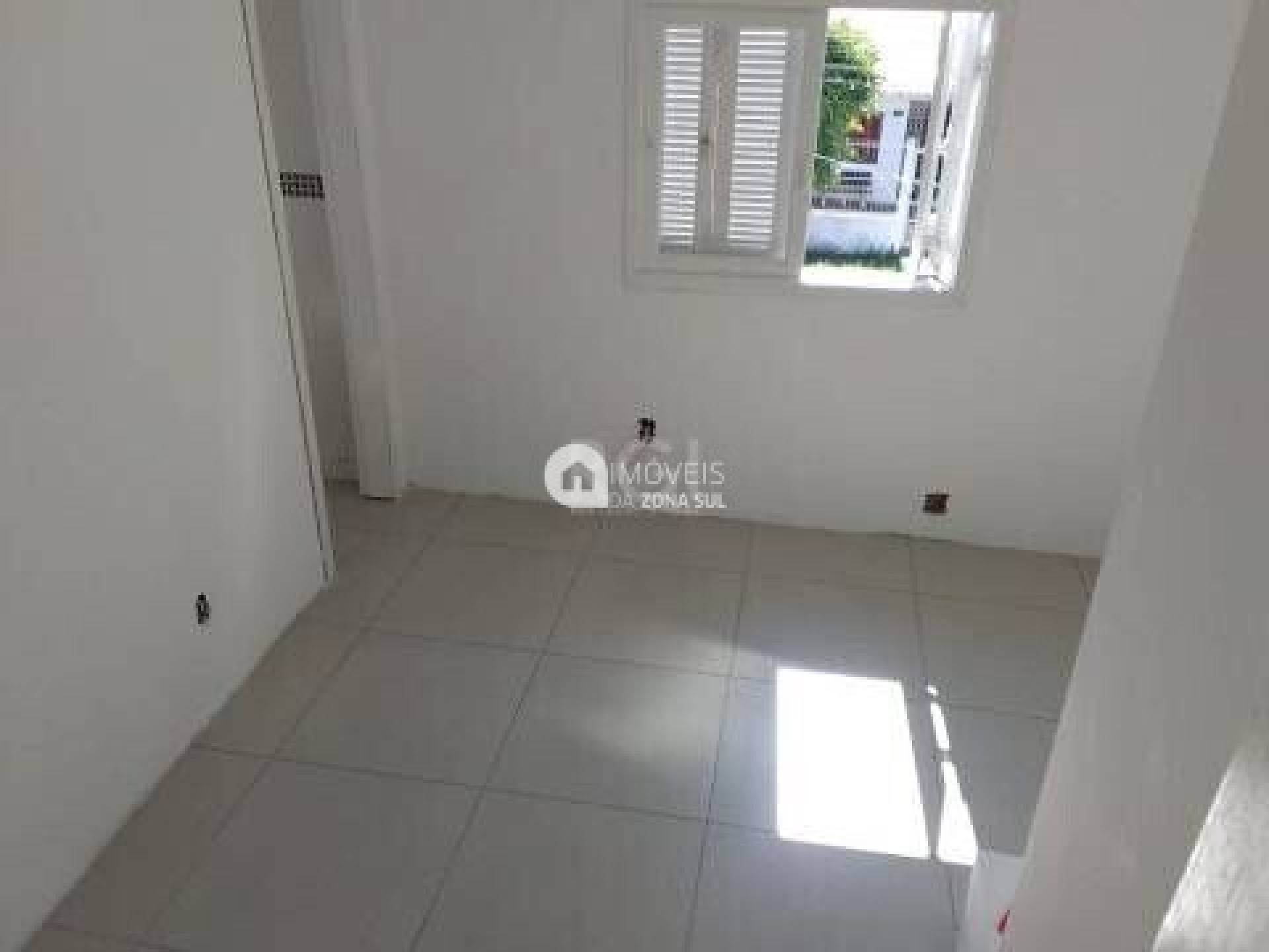 Sobrado para Vender com 2 vagas de garagem com 3 quartos 2 banheiros 1 suíte no bairro Hípica em Porto Alegre/RS