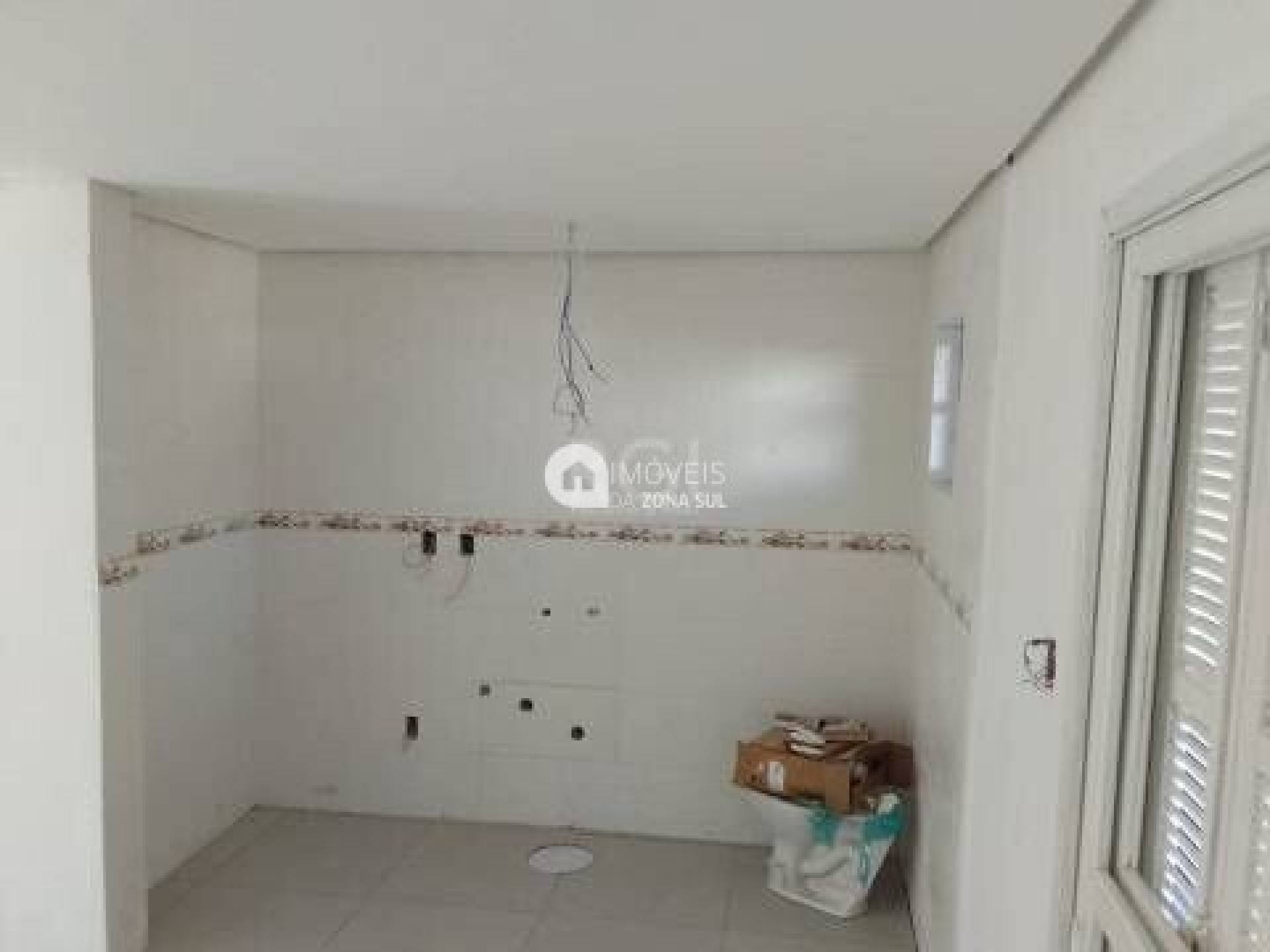 Sobrado para Vender com 2 vagas de garagem com 3 quartos 2 banheiros 1 suíte no bairro Hípica em Porto Alegre/RS