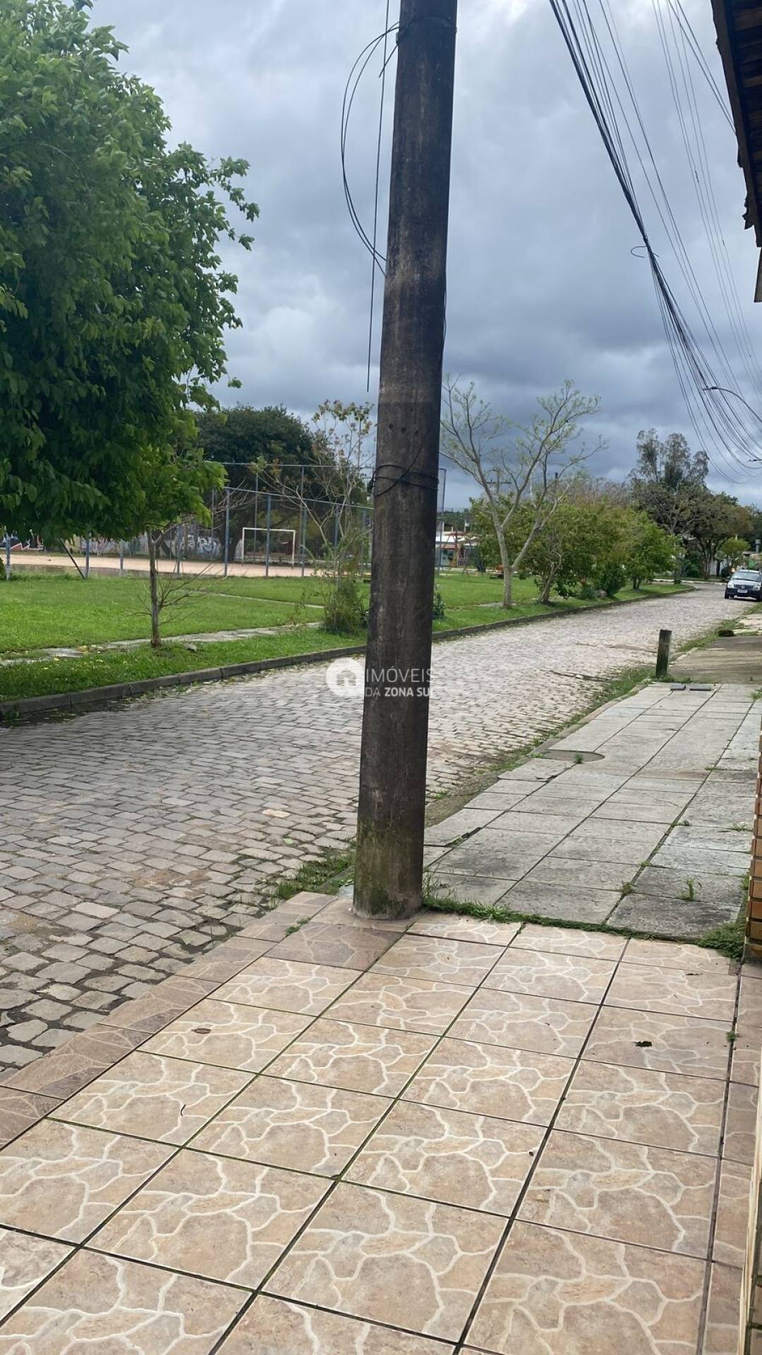 Casa para Vender com 2 vagas de garagem com 3 quartos 2 banheiros no bairro Restinga em Porto Alegre/RS