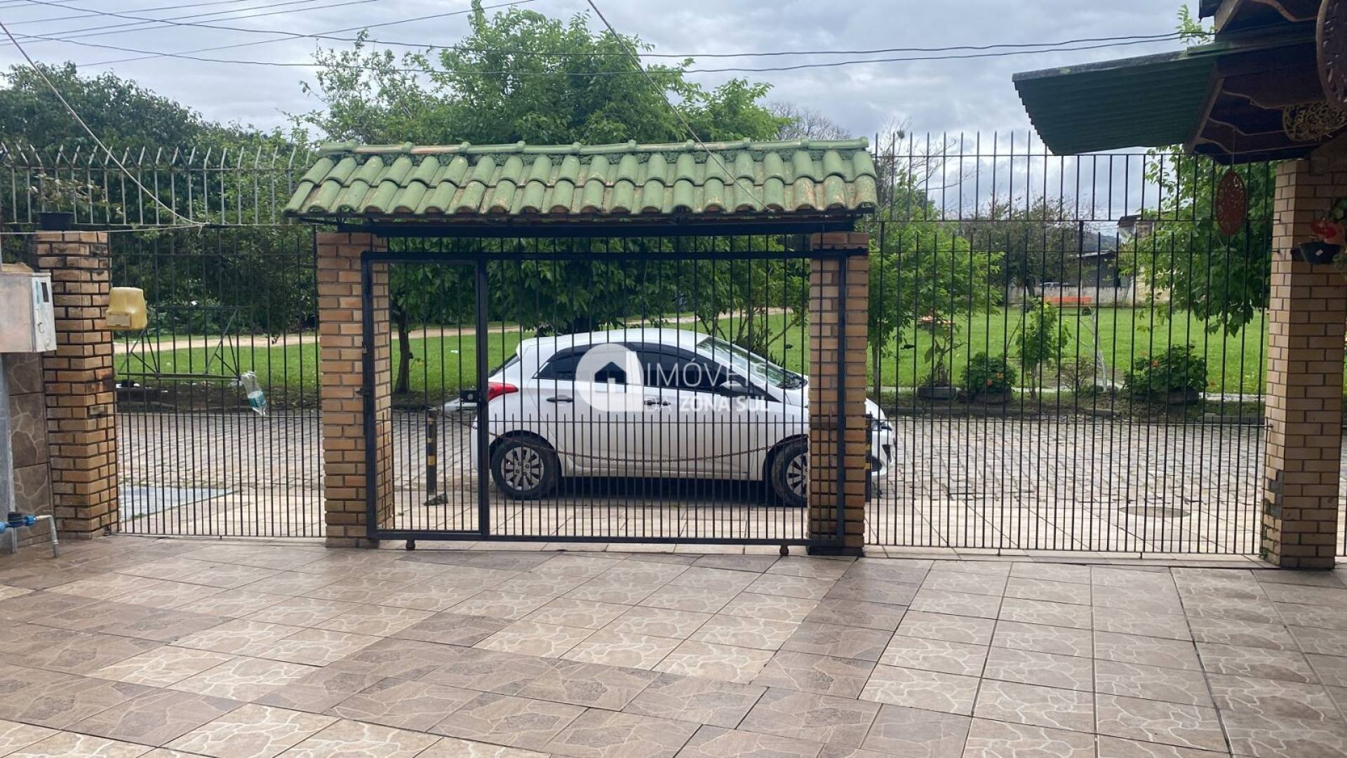 Casa para Vender com 2 vagas de garagem com 3 quartos 2 banheiros no bairro Restinga em Porto Alegre/RS