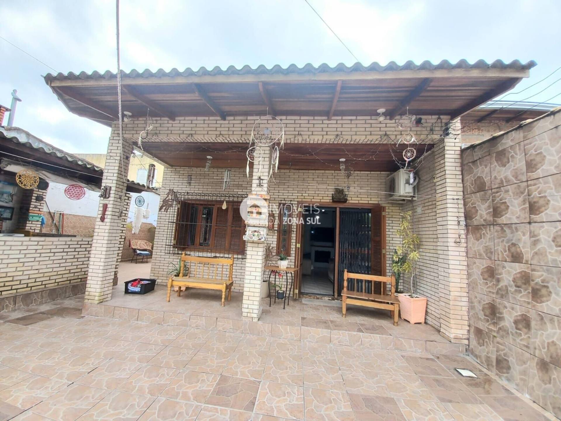 Casa para Vender com 2 vagas de garagem com 3 quartos 2 banheiros no bairro Restinga em Porto Alegre/RS