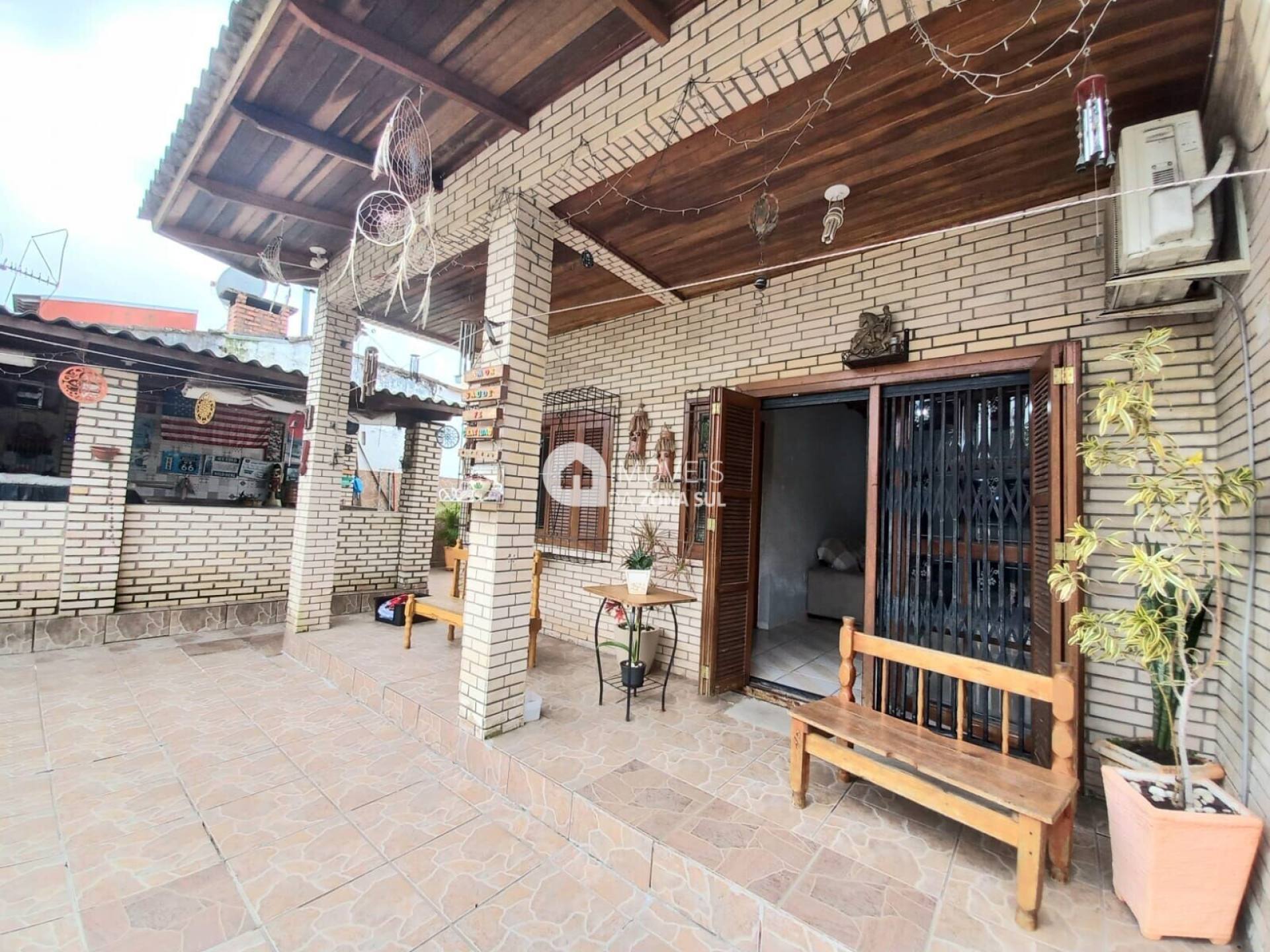 Casa para Vender com 2 vagas de garagem com 3 quartos 2 banheiros no bairro Restinga em Porto Alegre/RS