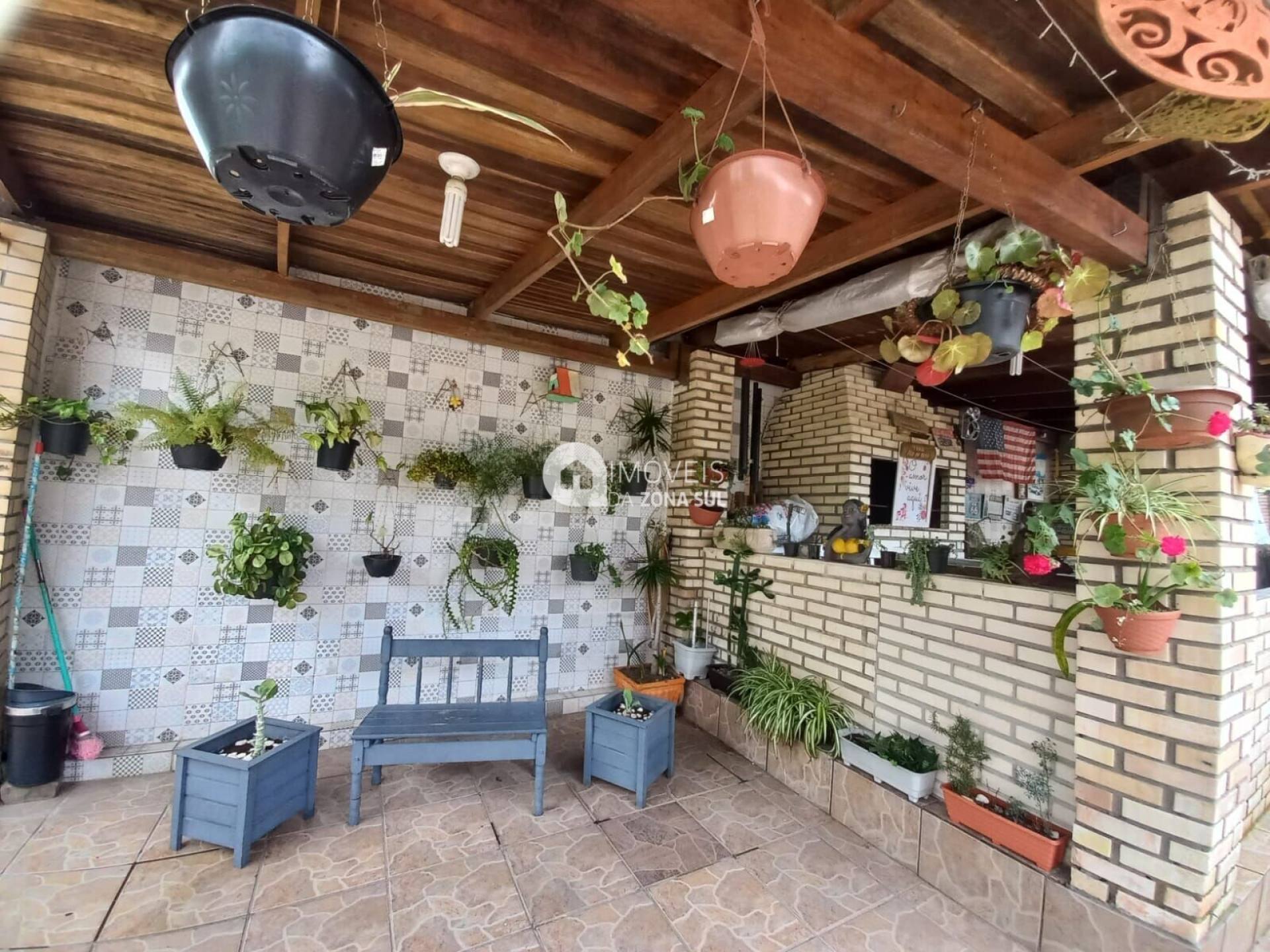 Casa para Vender com 2 vagas de garagem com 3 quartos 2 banheiros no bairro Restinga em Porto Alegre/RS