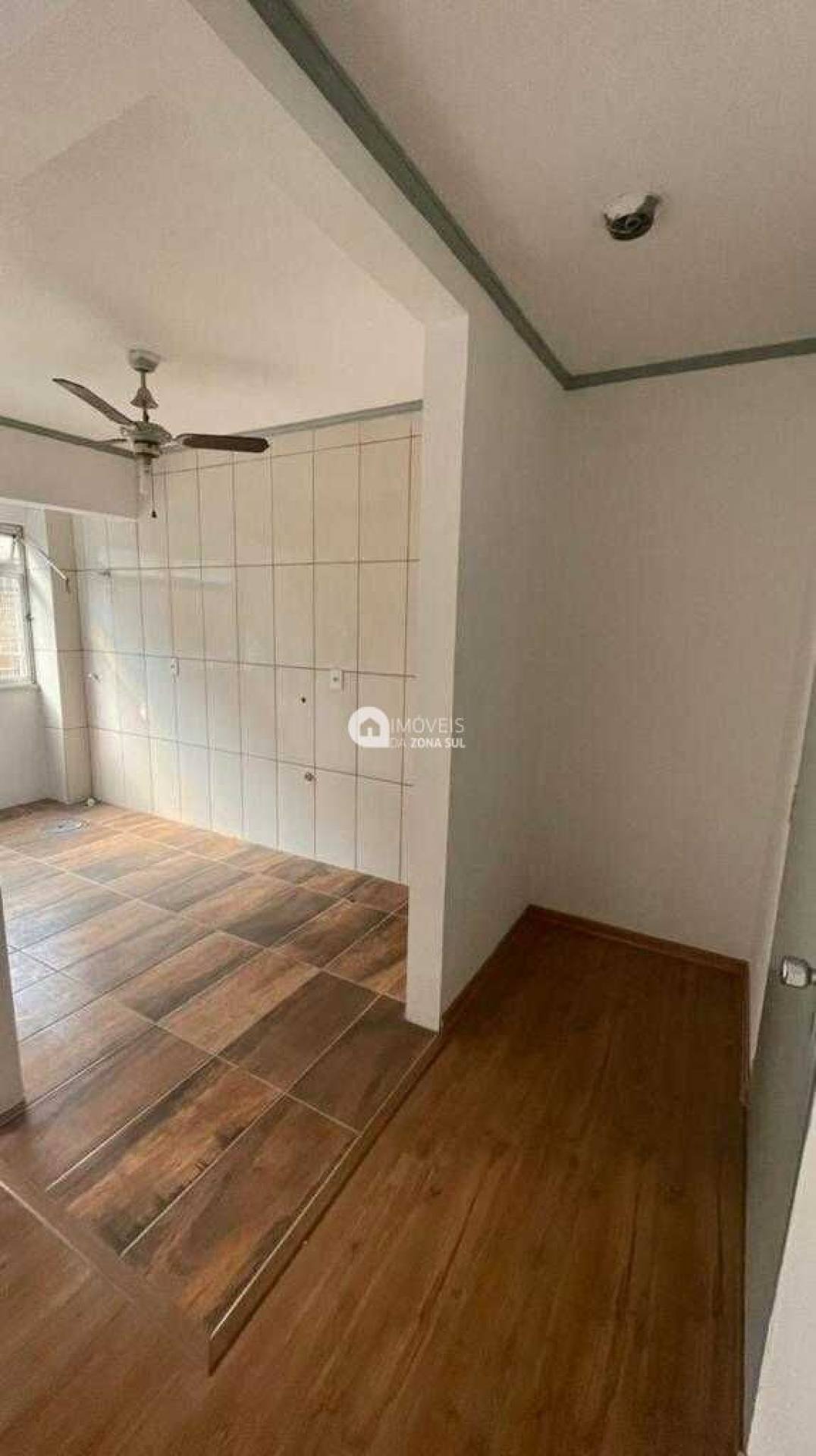 Apartamento para Vender com 1 vaga de garagem com 2 quartos 1 banheiro no bairro Medianeira em Porto Alegre/RS