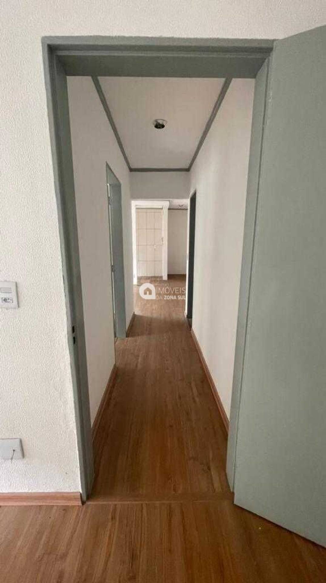 Apartamento para Vender com 1 vaga de garagem com 2 quartos 1 banheiro no bairro Medianeira em Porto Alegre/RS