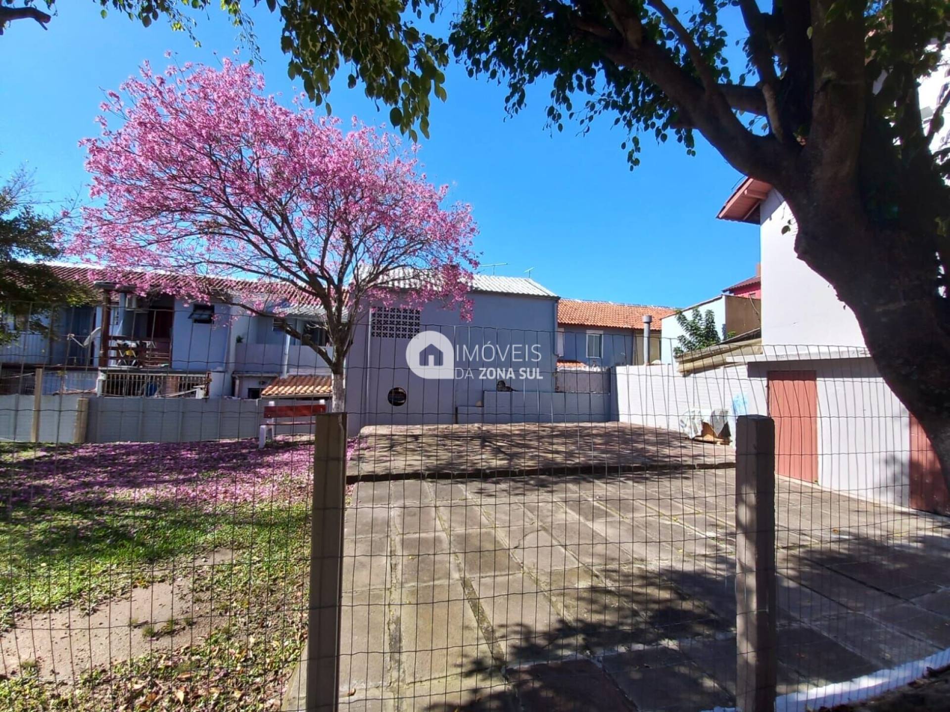 Casa para Vender com 1 vaga de garagem com 2 quartos 2 banheiros 1 suíte no bairro Aberta dos Morros em Porto Alegre/RS