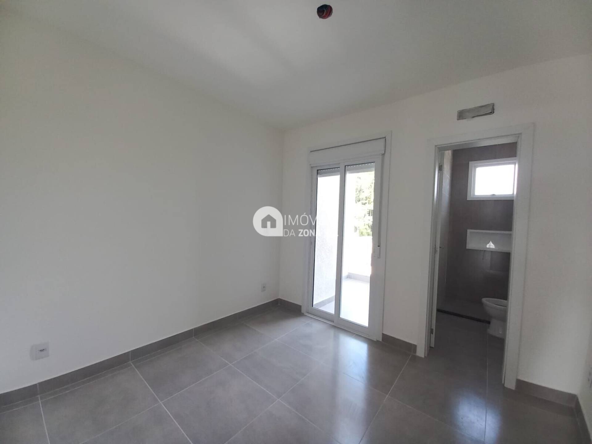 Casa para Vender com 1 vaga de garagem com 2 quartos 2 banheiros 2 suítes no bairro Hípica em Porto Alegre/RS