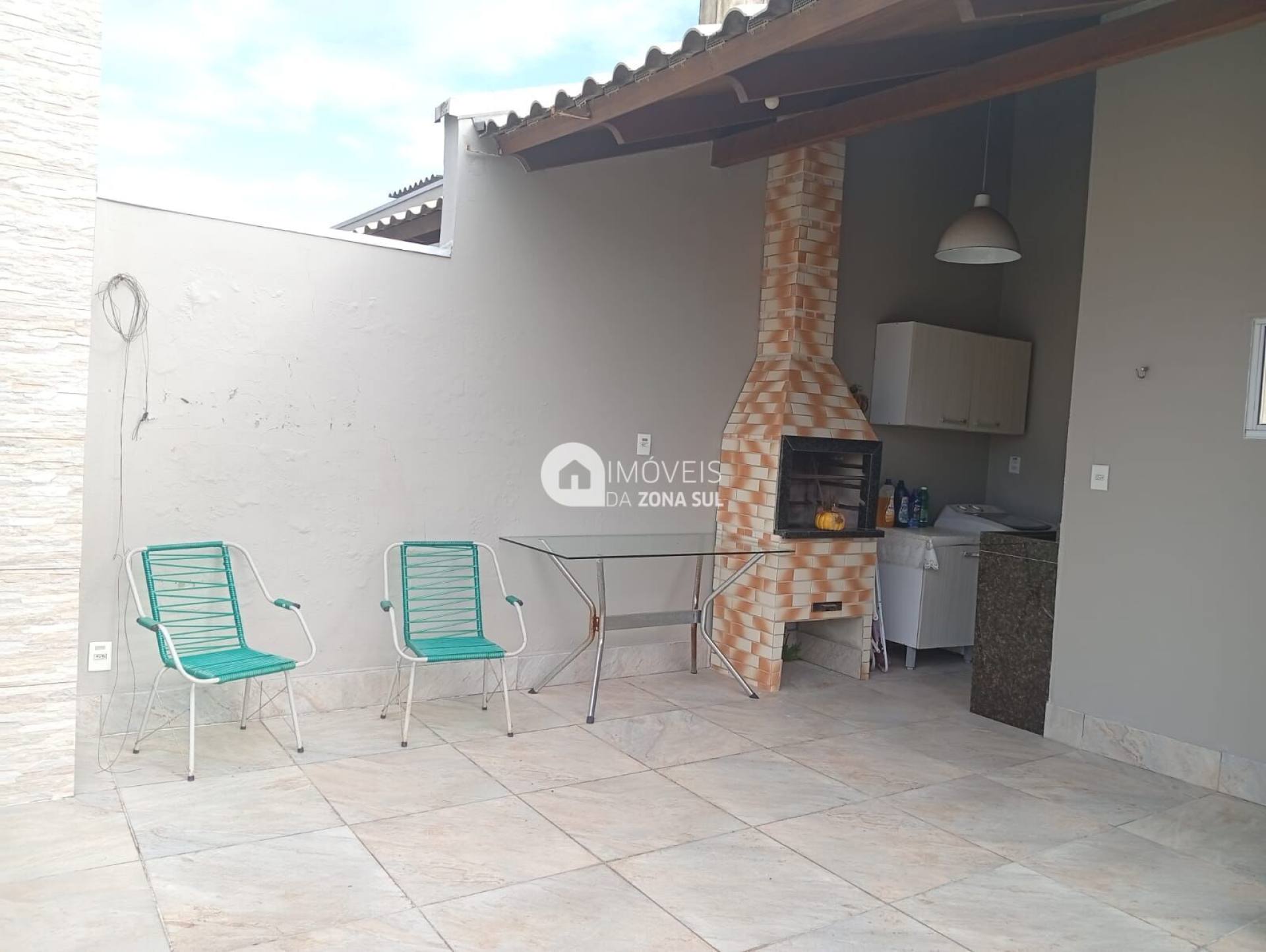 Casa para Vender com 1 vaga de garagem com 3 quartos 2 banheiros no bairro Hípica em Porto Alegre/RS